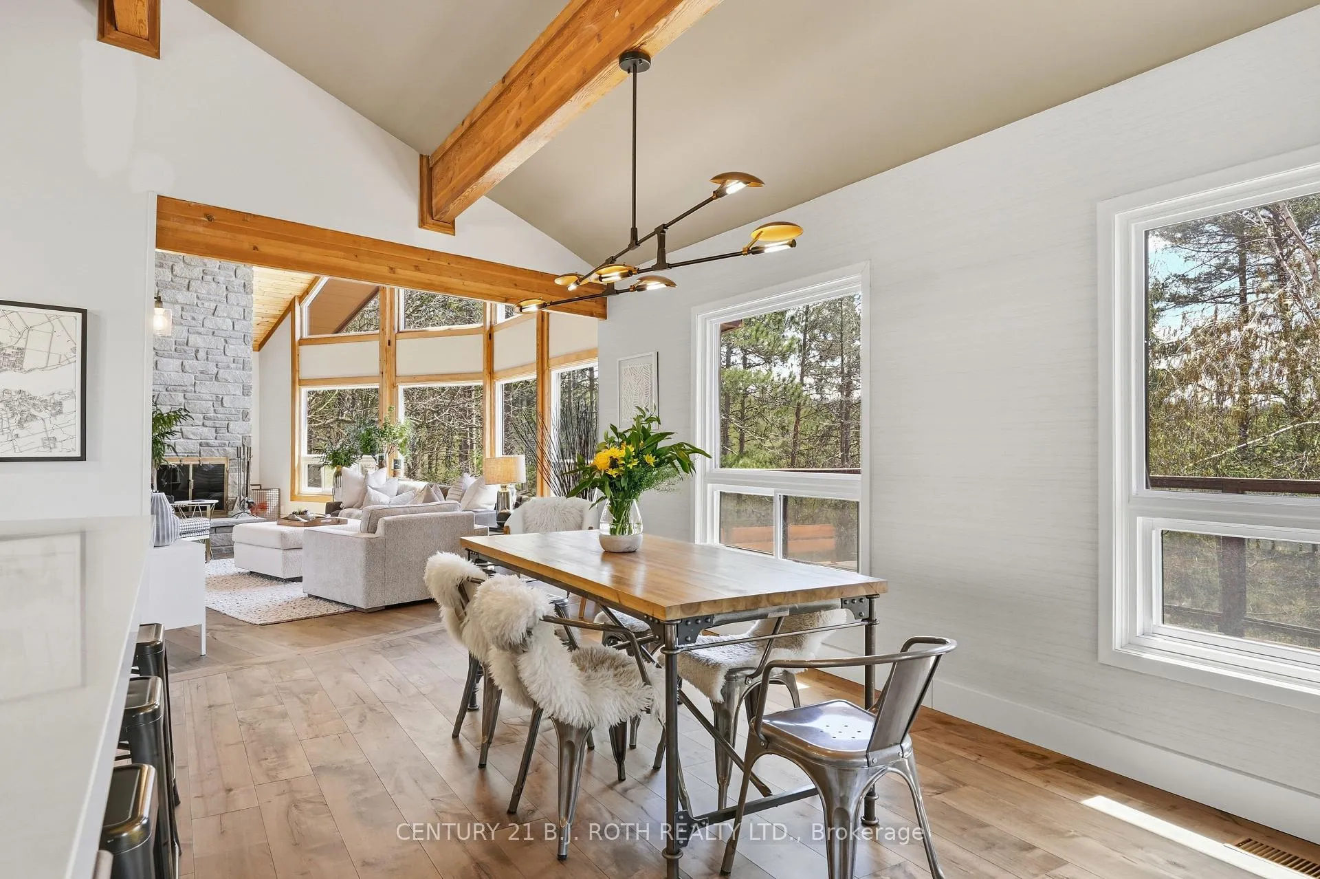 Photo 9 of 10 Pine Hill, Oro-Medonte, Horseshoe Valley — HOMEH