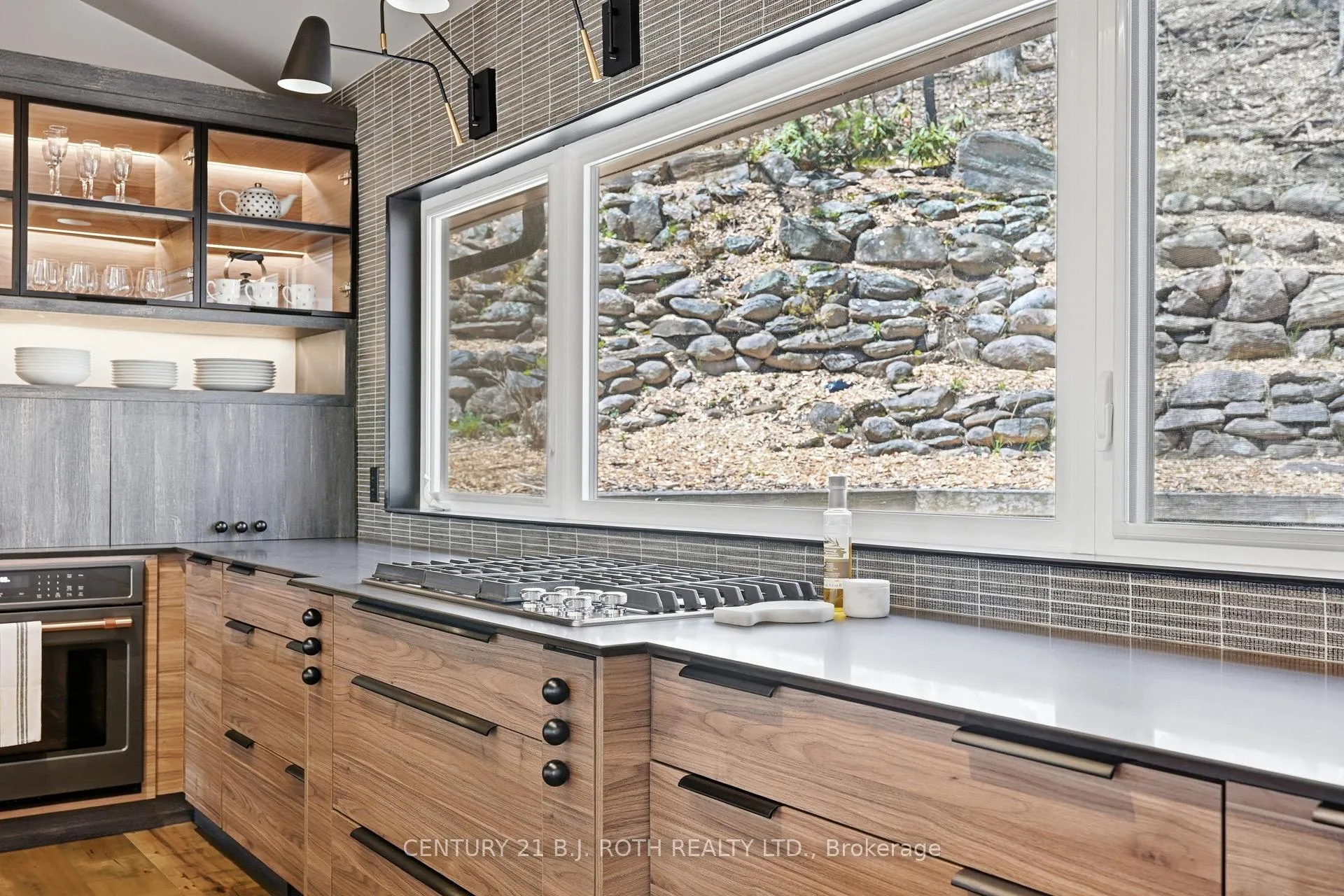 Photo 13 of 10 Pine Hill, Oro-Medonte, Horseshoe Valley — HOMEH