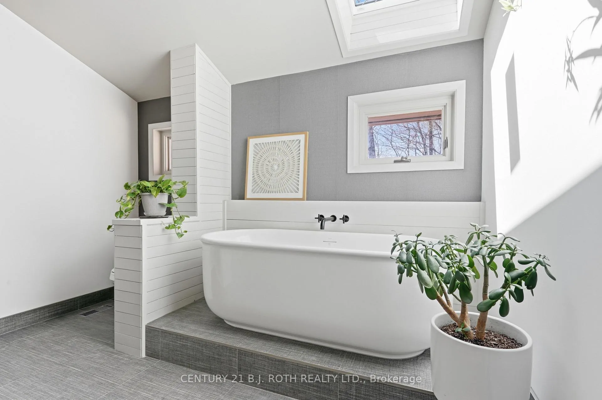 Photo 25 of 10 Pine Hill, Oro-Medonte, Horseshoe Valley — HOMEH