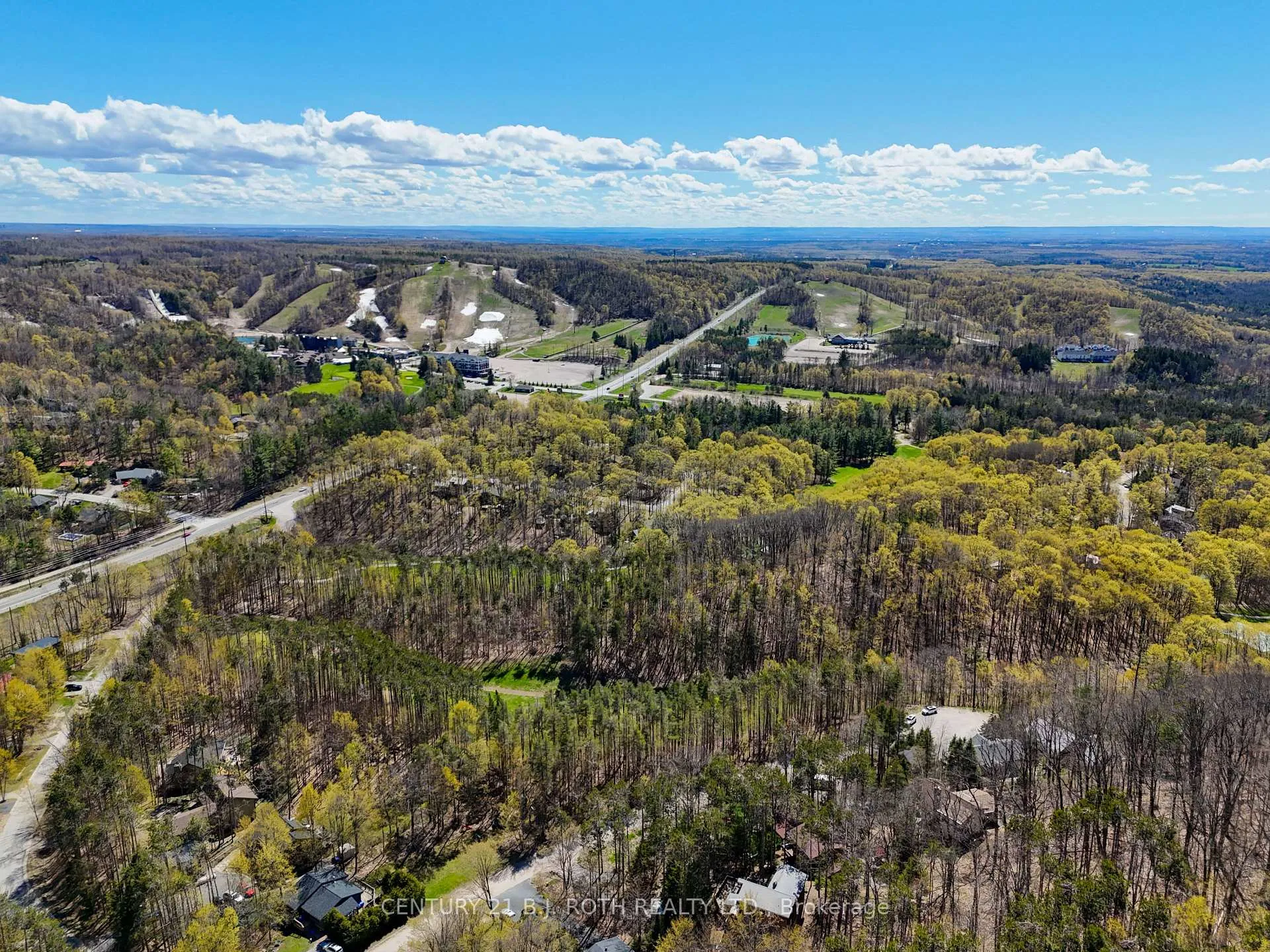 Photo 40 of 10 Pine Hill, Oro-Medonte, Horseshoe Valley — HOMEH