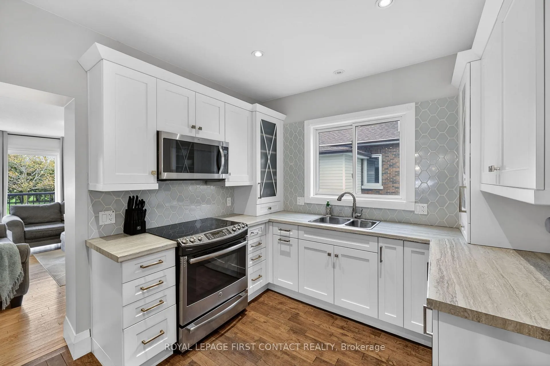 Photo 9 of 40 Stone Street, Springwater, Elmvale — HOMEH