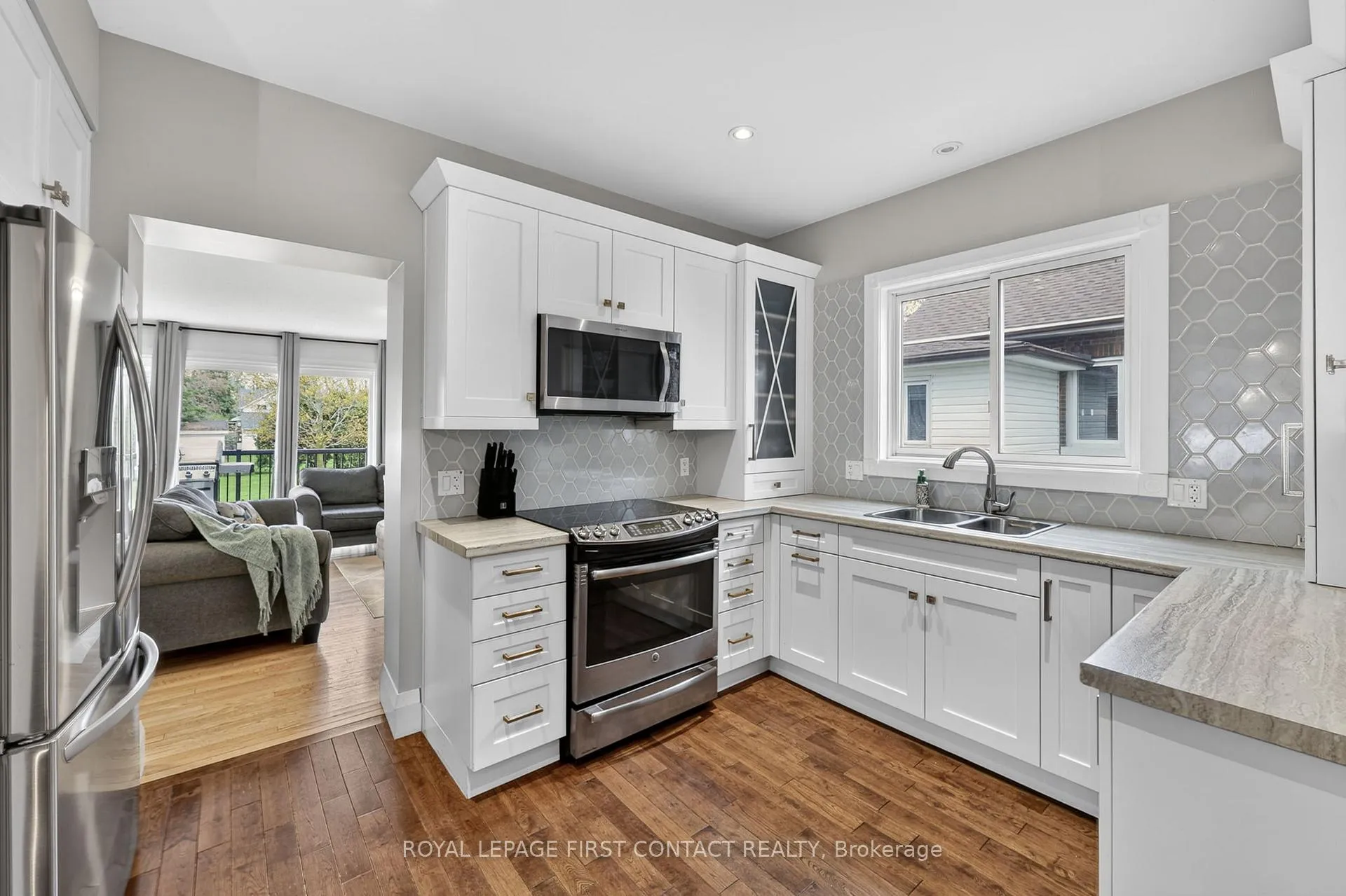 Photo 10 of 40 Stone Street, Springwater, Elmvale — HOMEH