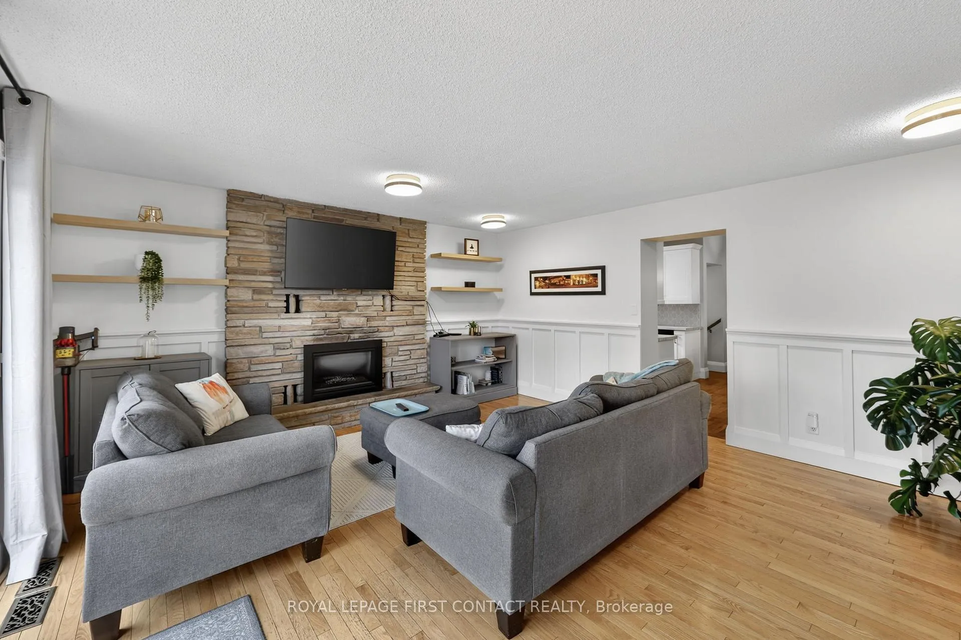 Photo 16 of 40 Stone Street, Springwater, Elmvale — HOMEH