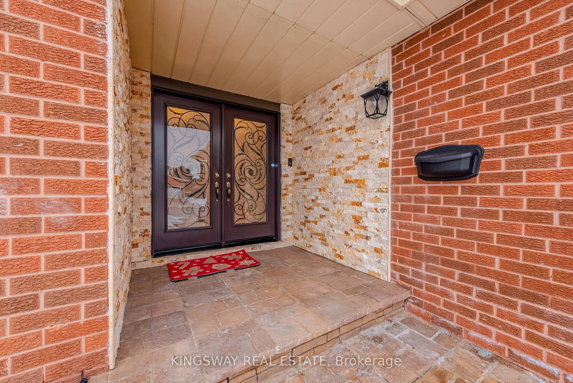 Photo 2 of 298 Forest Drive S, Vaughan, West Woodbridge — HOMEH