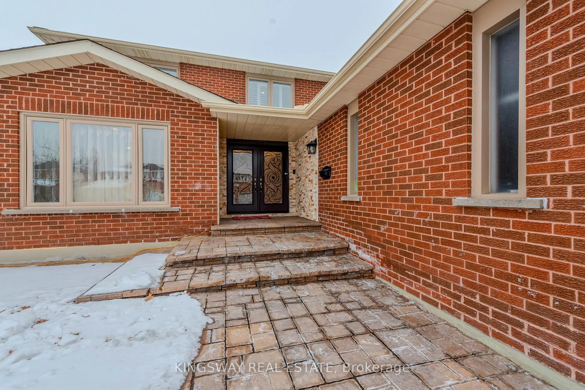 Photo 3 of 298 Forest Drive S, Vaughan, West Woodbridge — HOMEH