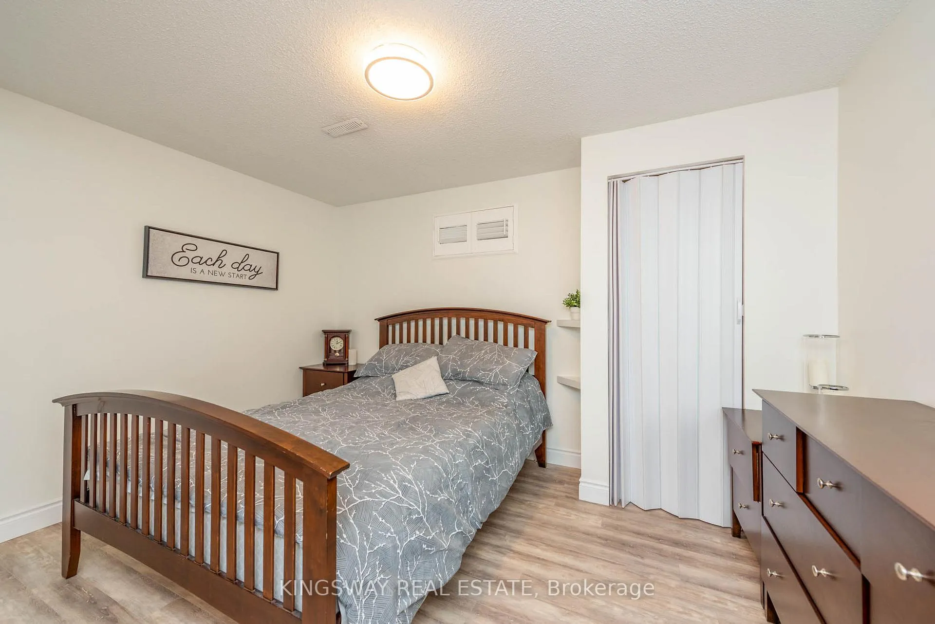 Photo 6 of 298 Forest Drive S, Vaughan, West Woodbridge — HOMEH