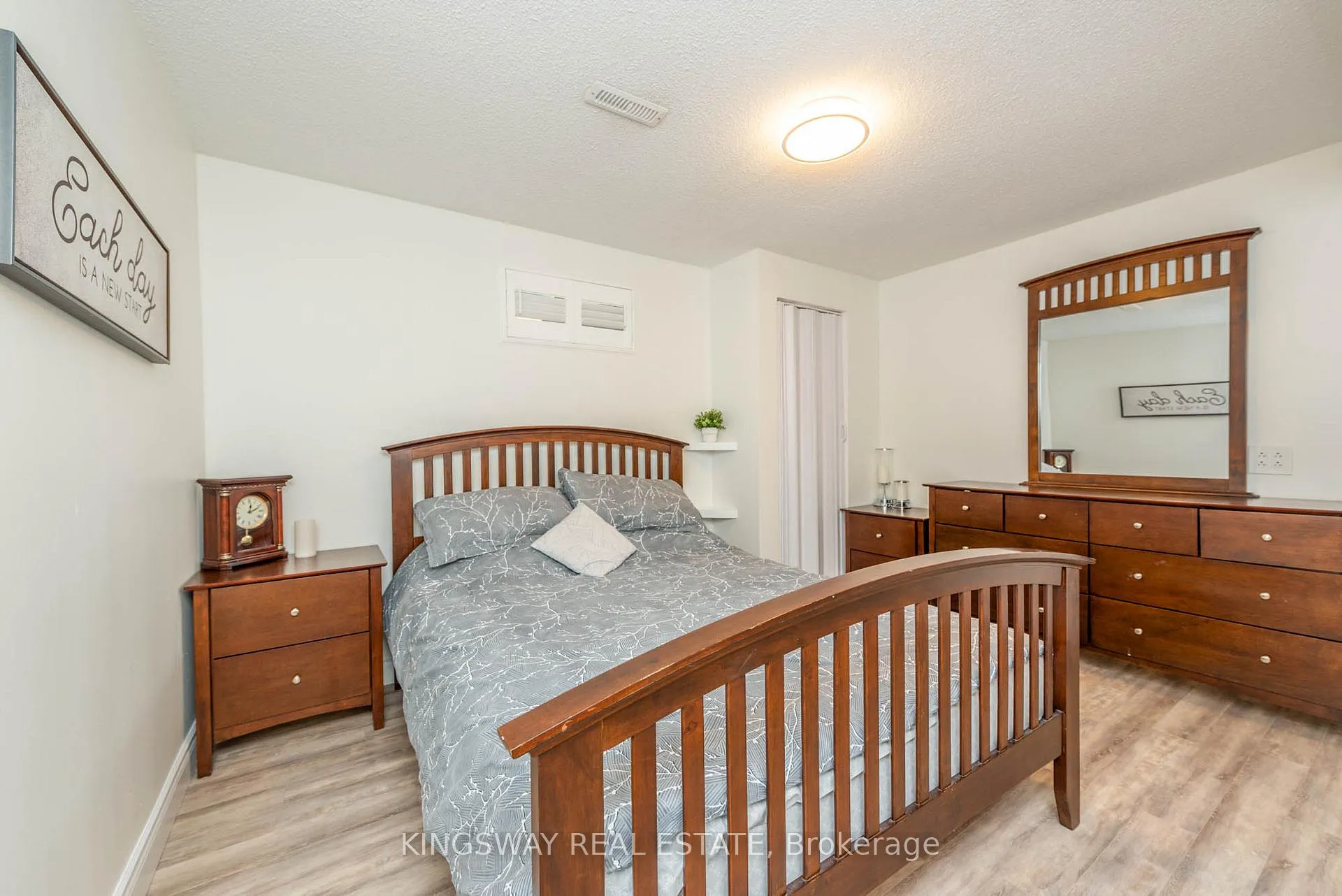 Photo 7 of 298 Forest Drive S, Vaughan, West Woodbridge — HOMEH