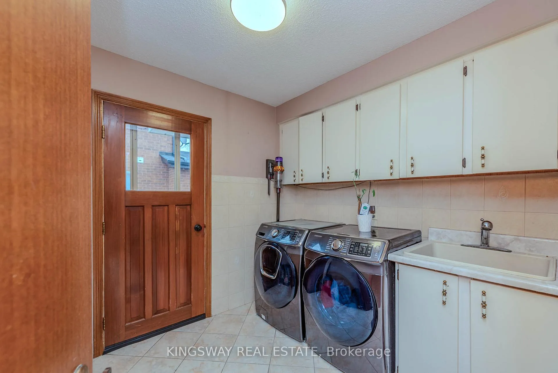 Photo 8 of 298 Forest Drive S, Vaughan, West Woodbridge — HOMEH