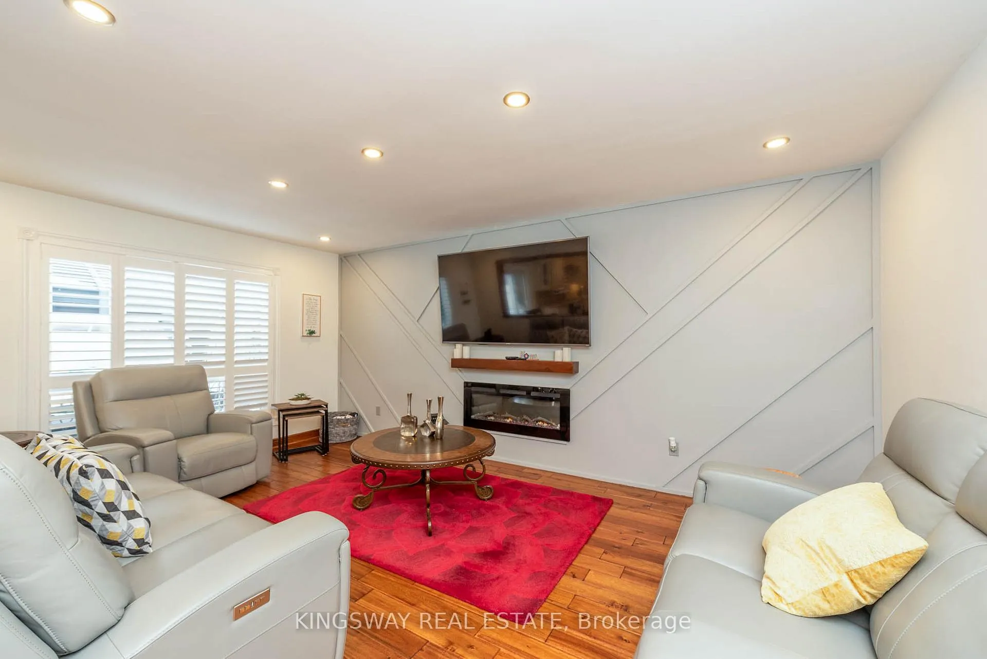 Photo 20 of 298 Forest Drive S, Vaughan, West Woodbridge — HOMEH