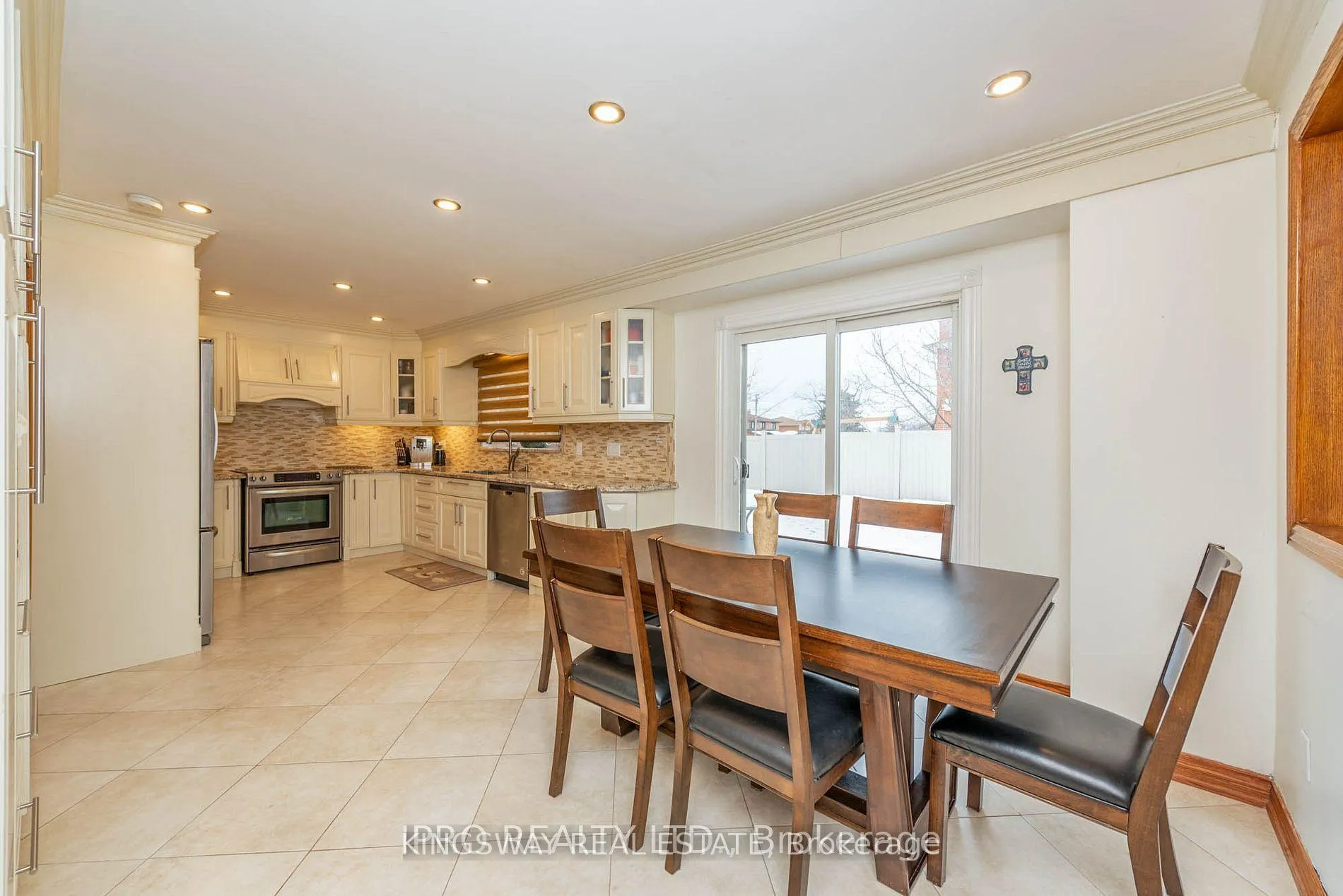 Photo 23 of 298 Forest Drive S, Vaughan, West Woodbridge — HOMEH