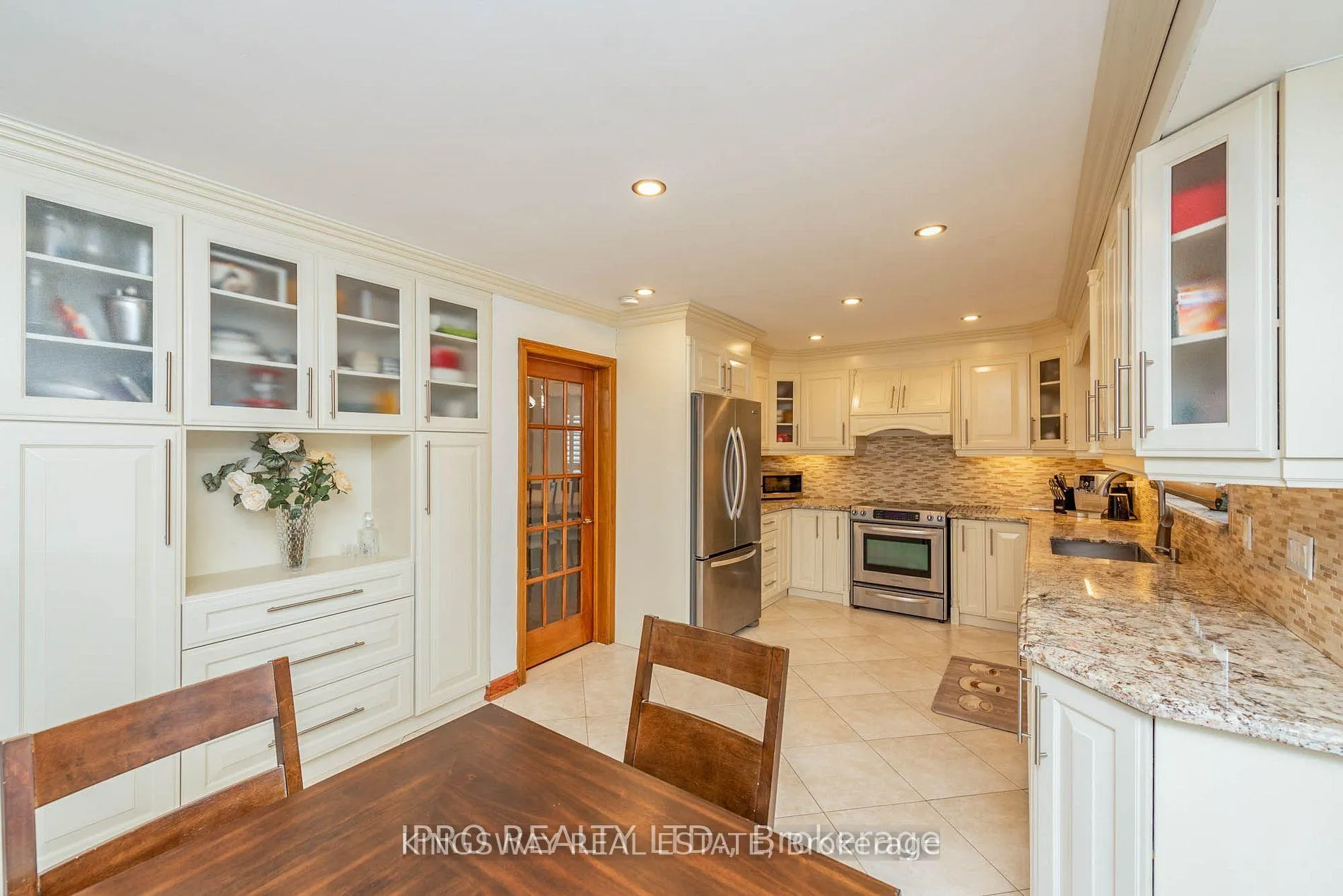Photo 24 of 298 Forest Drive S, Vaughan, West Woodbridge — HOMEH