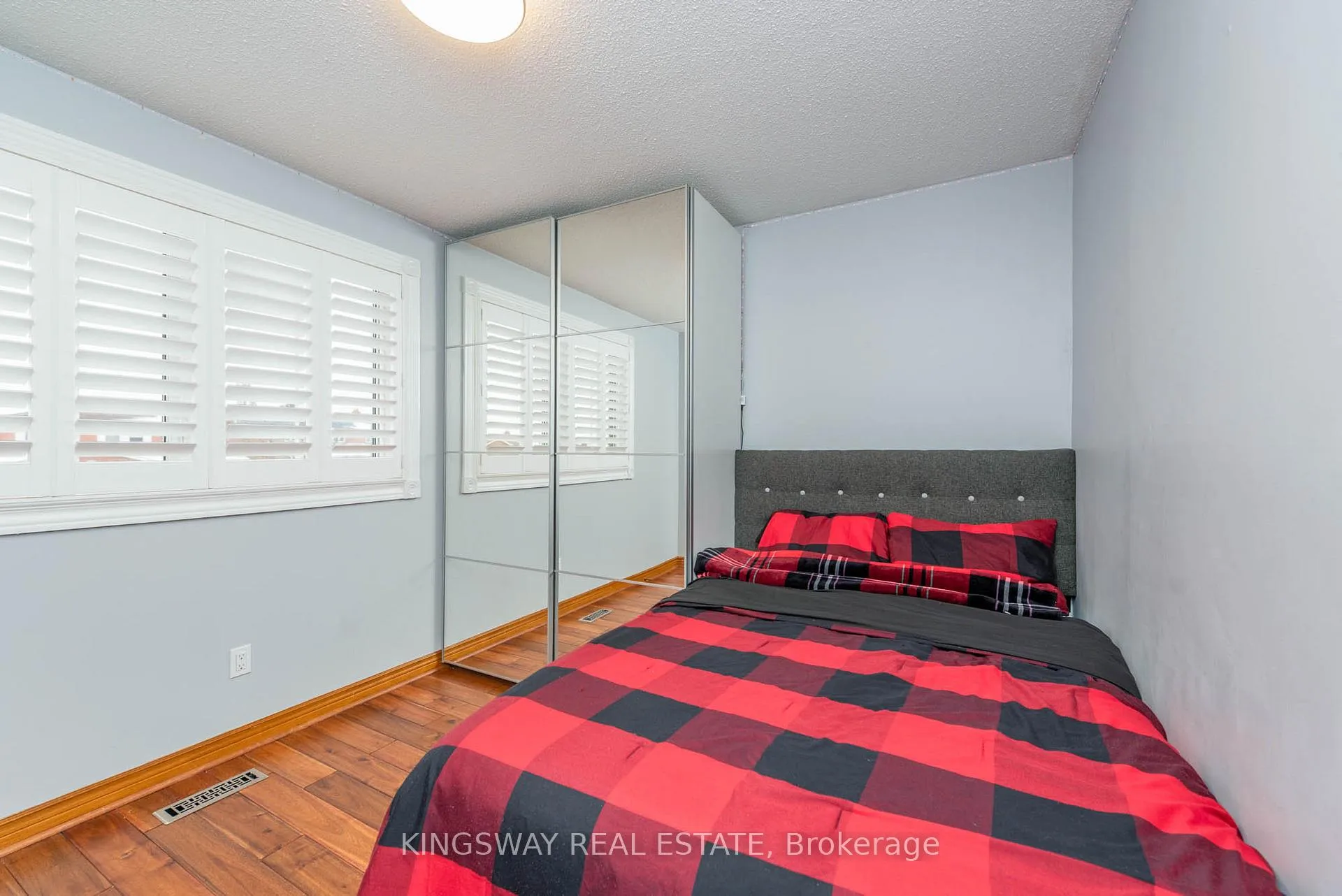 Photo 30 of 298 Forest Drive S, Vaughan, West Woodbridge — HOMEH