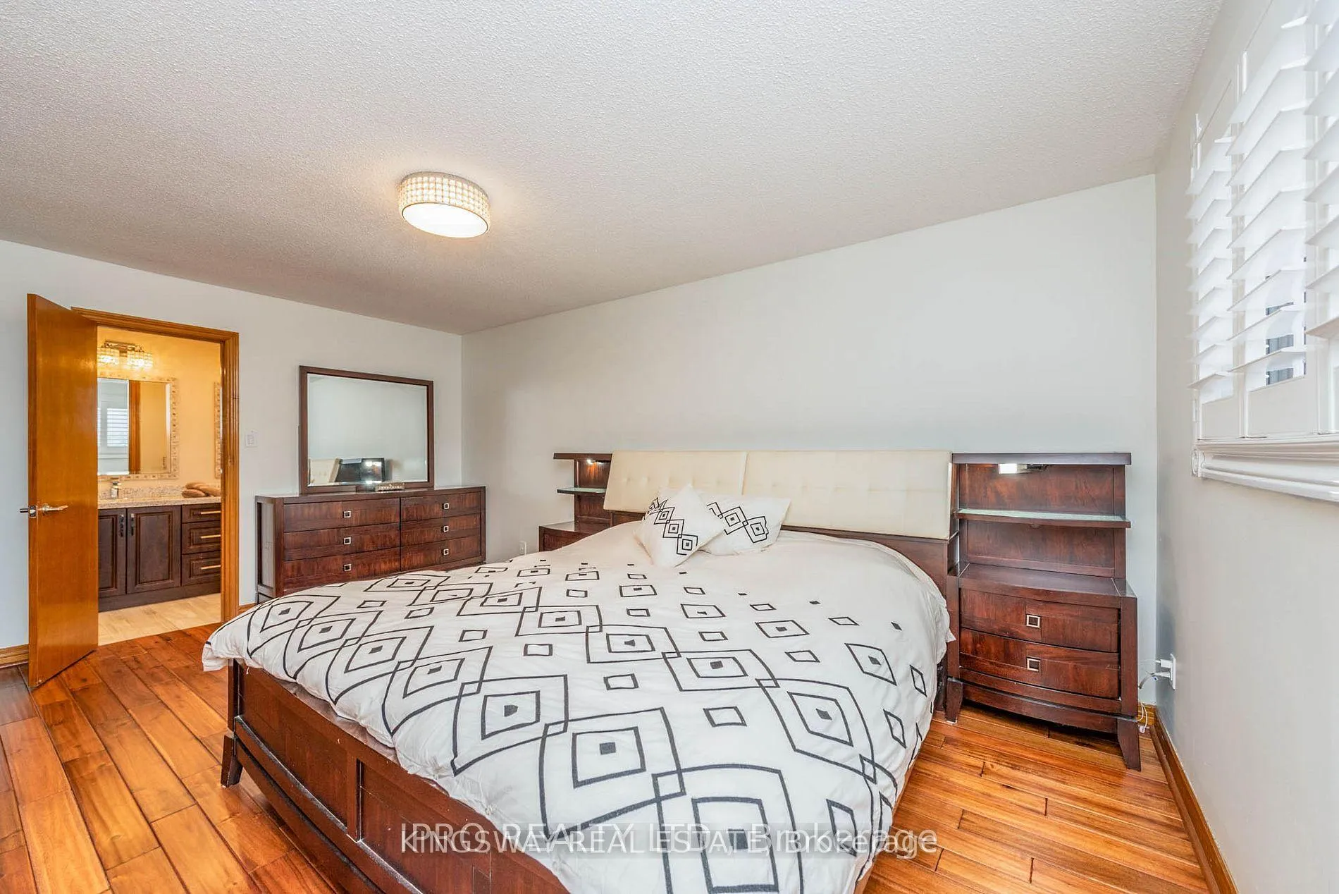 Photo 36 of 298 Forest Drive S, Vaughan, West Woodbridge — HOMEH