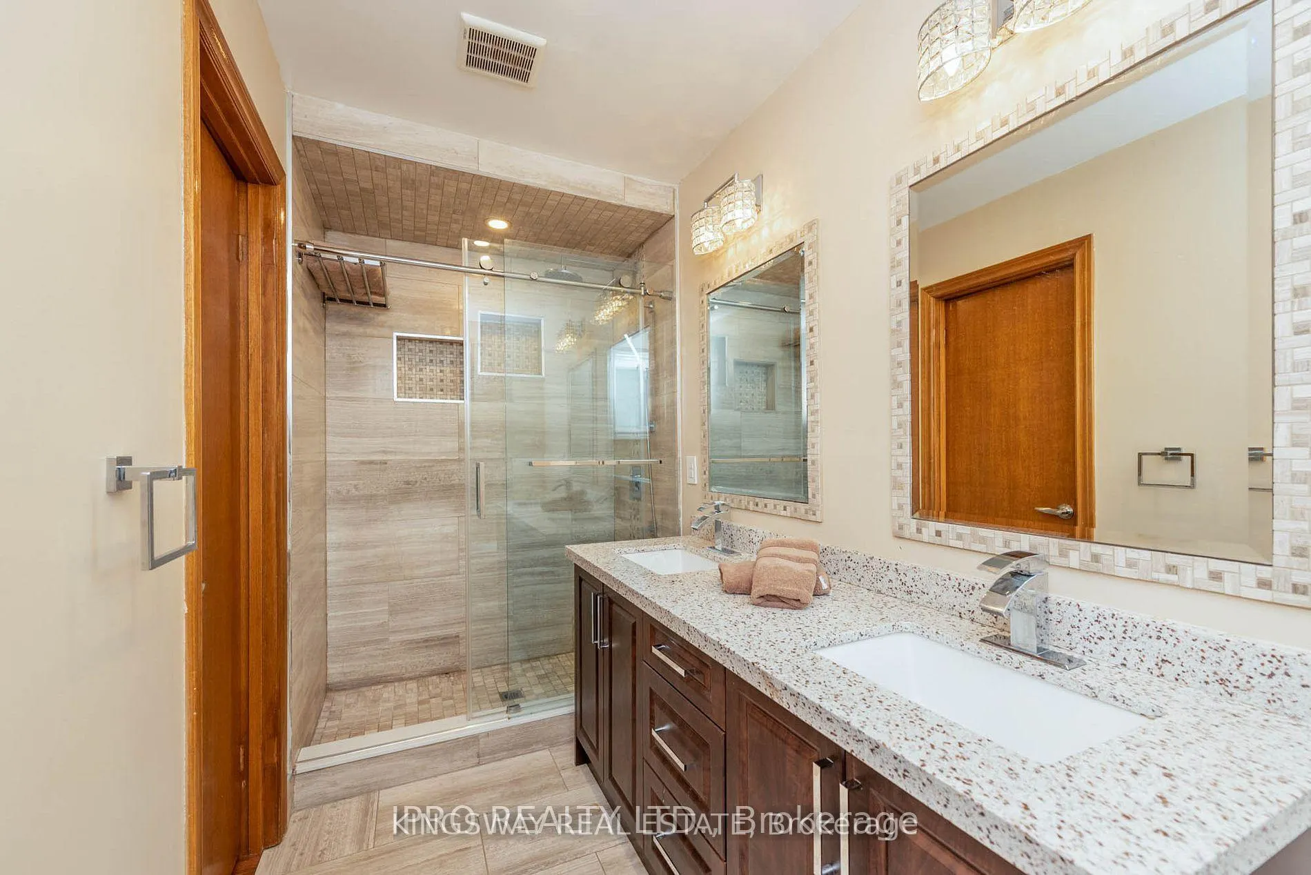 Photo 37 of 298 Forest Drive S, Vaughan, West Woodbridge — HOMEH