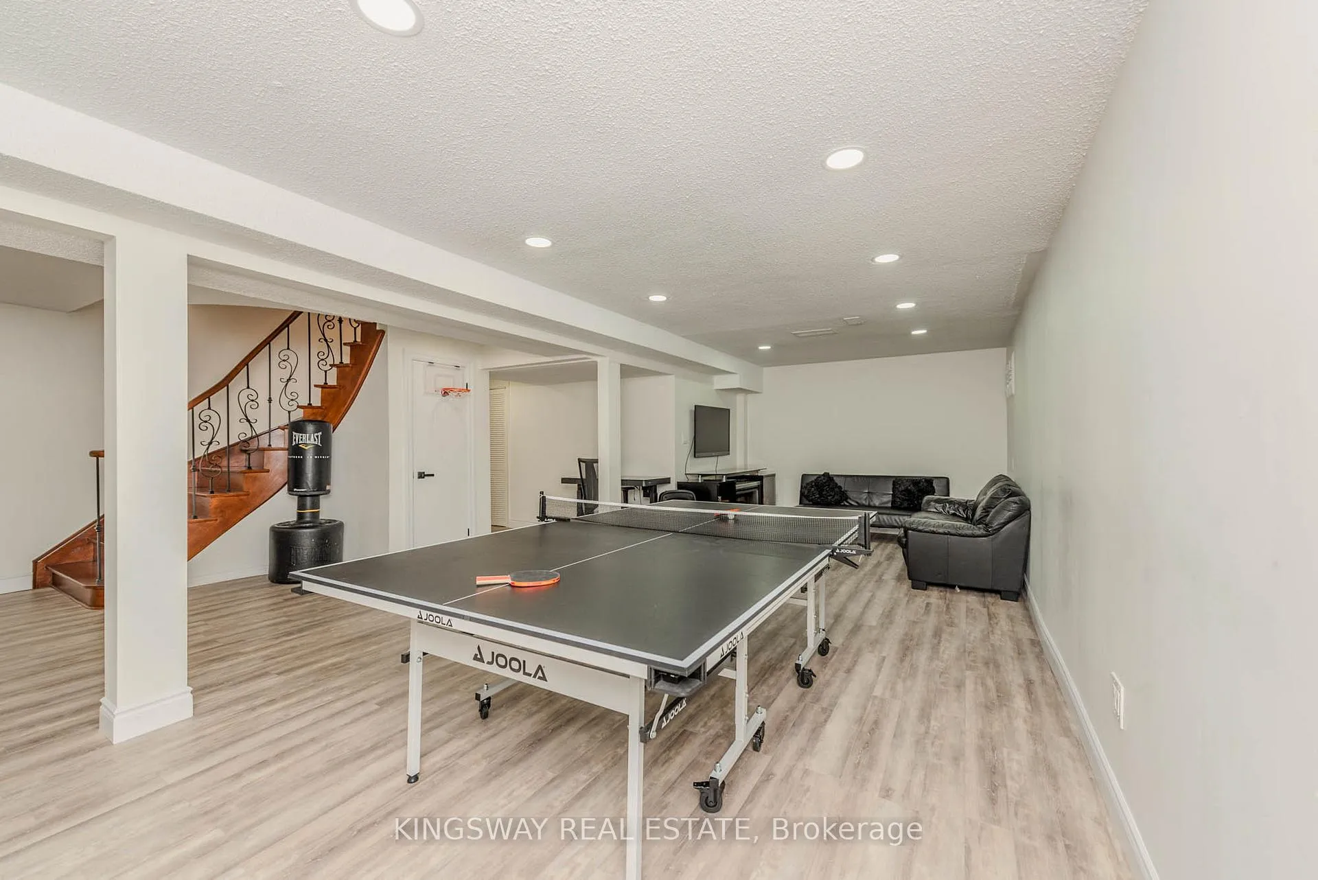 Photo 39 of 298 Forest Drive S, Vaughan, West Woodbridge — HOMEH