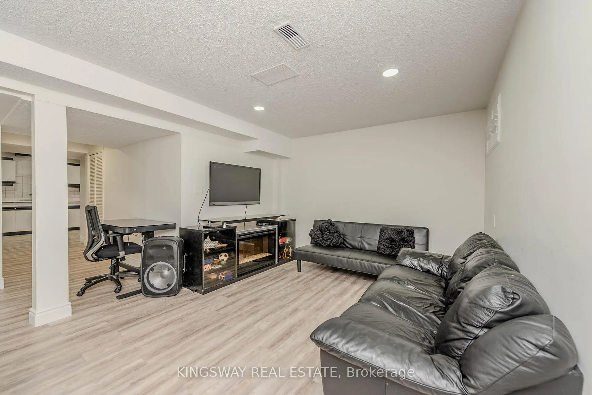 Photo 40 of 298 Forest Drive S, Vaughan, West Woodbridge — HOMEH