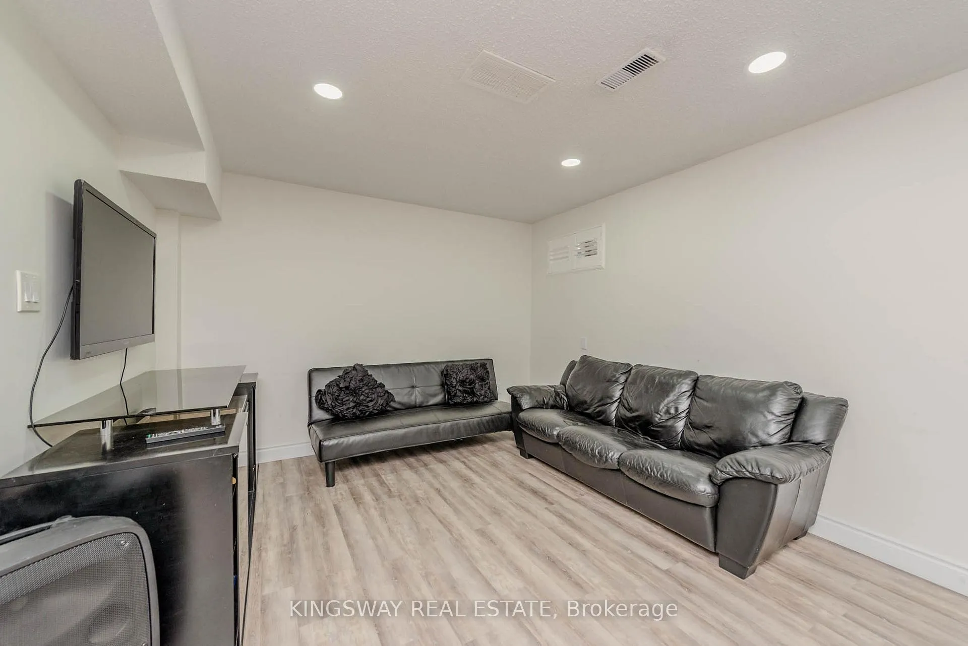 Photo 41 of 298 Forest Drive S, Vaughan, West Woodbridge — HOMEH
