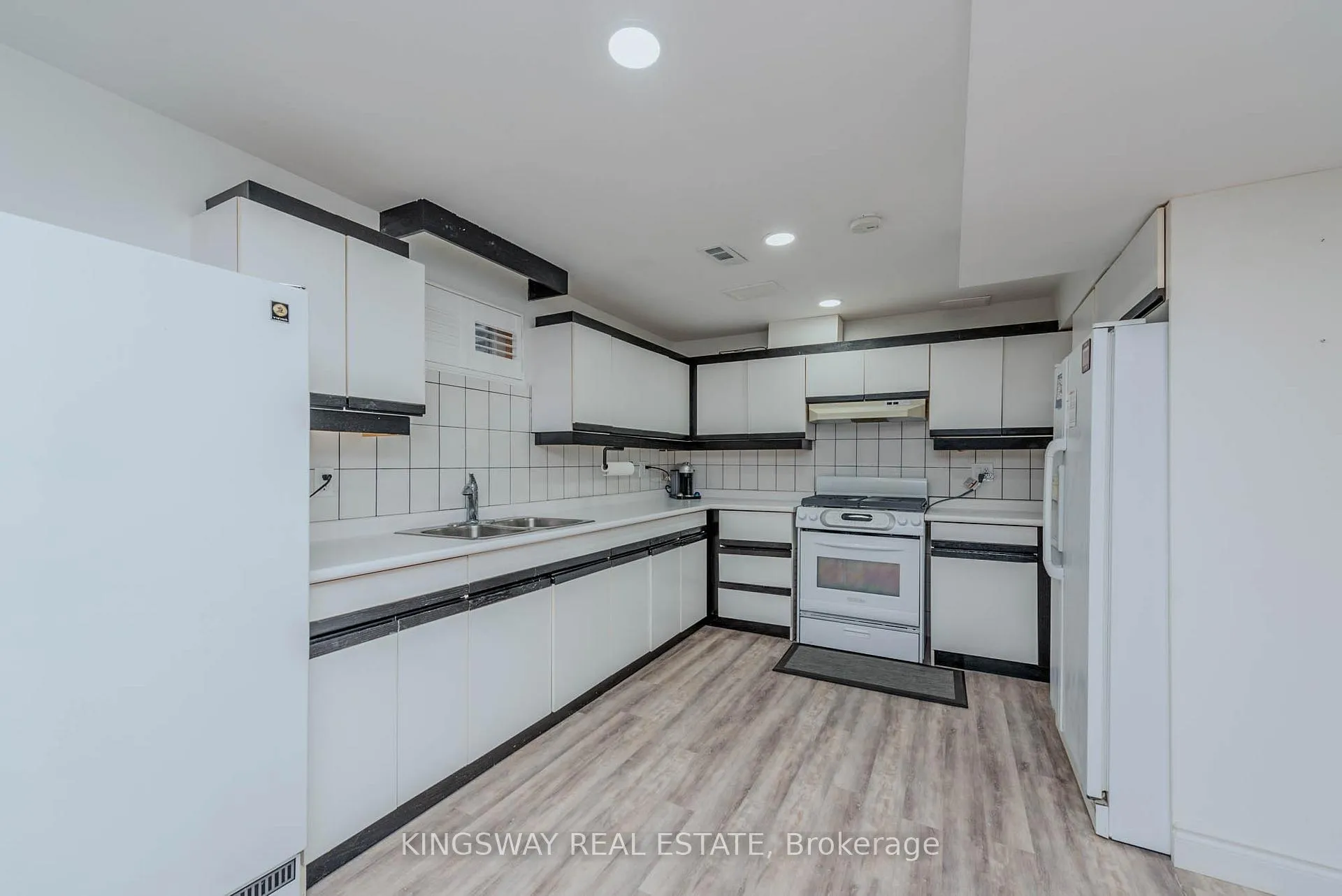 Photo 42 of 298 Forest Drive S, Vaughan, West Woodbridge — HOMEH