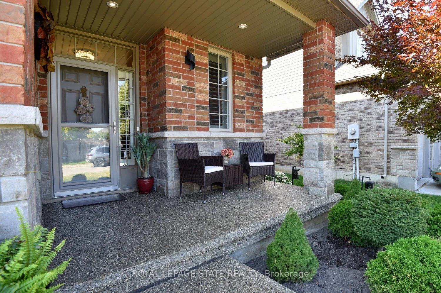 Photo 4 of 12 Degrow Crescent, Hamilton, Rural Glanbrook — HOMEH
