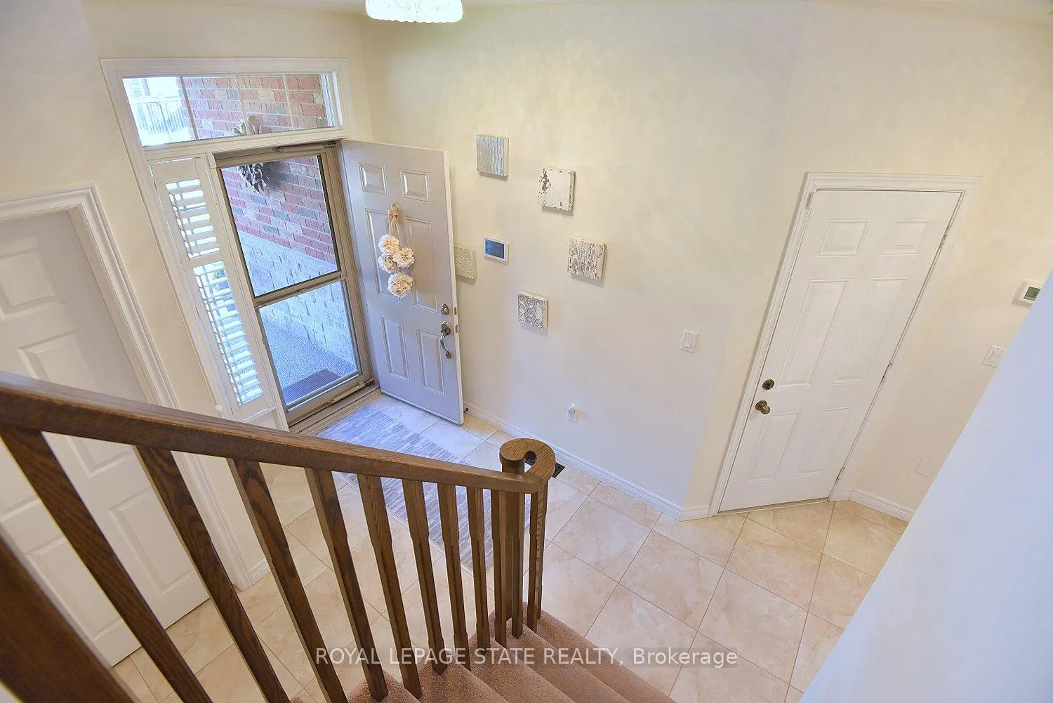 Photo 5 of 12 Degrow Crescent, Hamilton, Rural Glanbrook — HOMEH