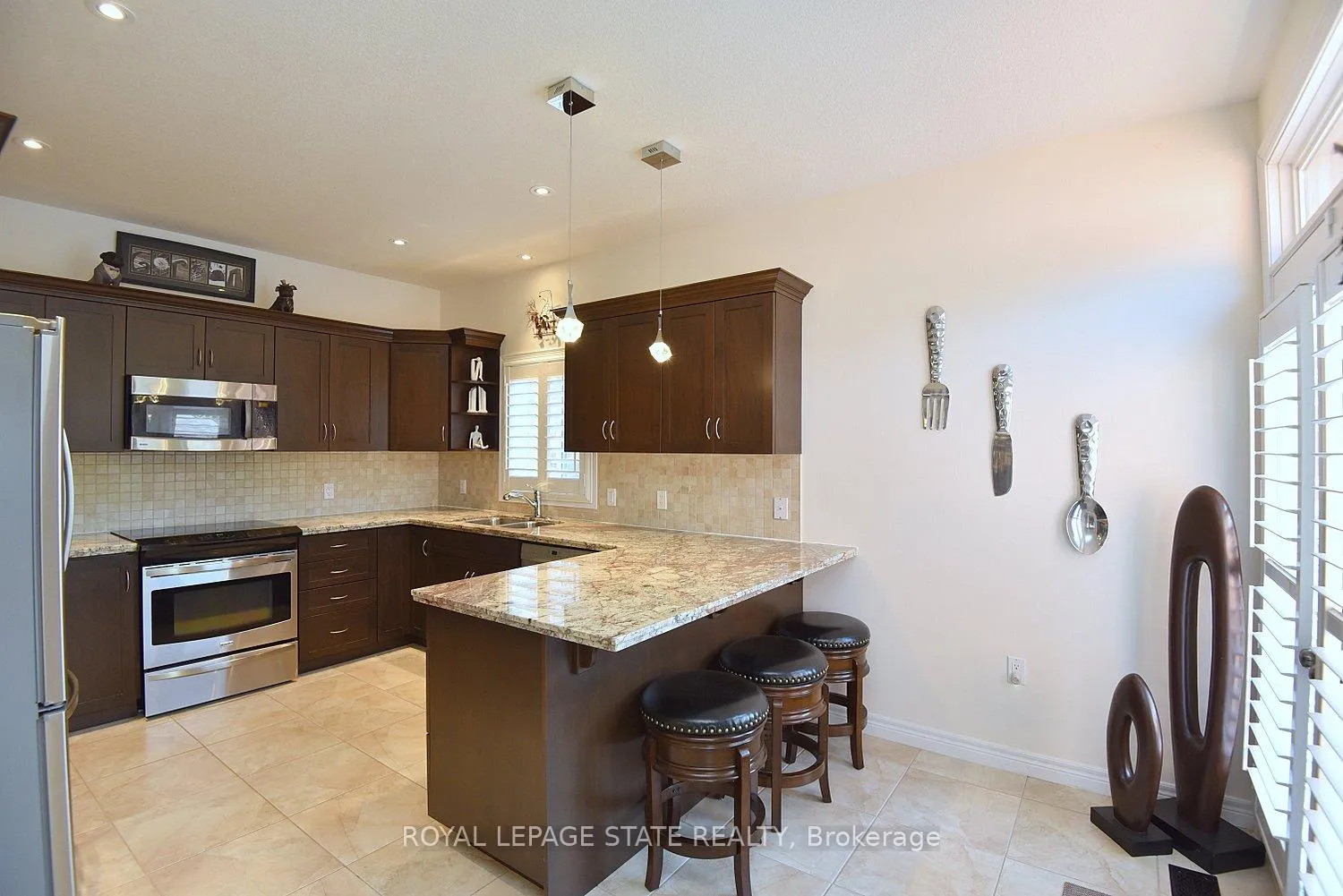 Photo 17 of 12 Degrow Crescent, Hamilton, Rural Glanbrook — HOMEH