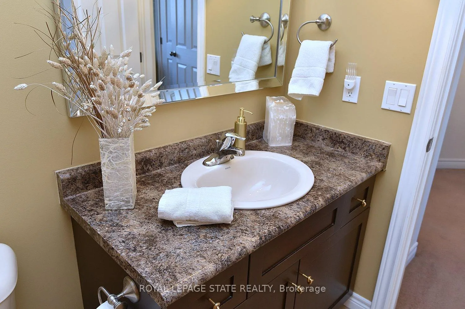 Photo 37 of 12 Degrow Crescent, Hamilton, Rural Glanbrook — HOMEH