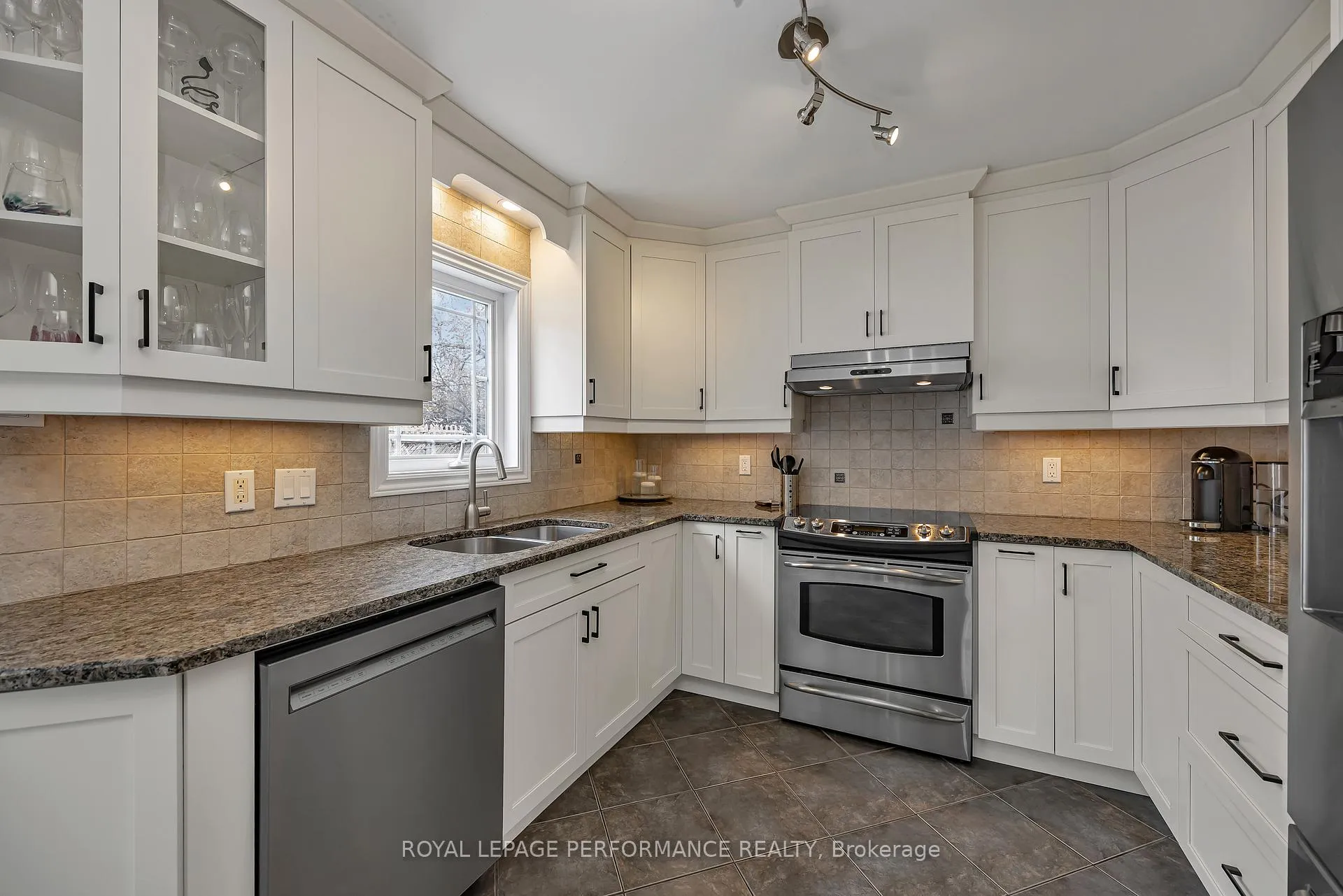 Photo 9 of 1696 Tache Way, Ottawa, Fallingbrook/Pineridge — HOMEH