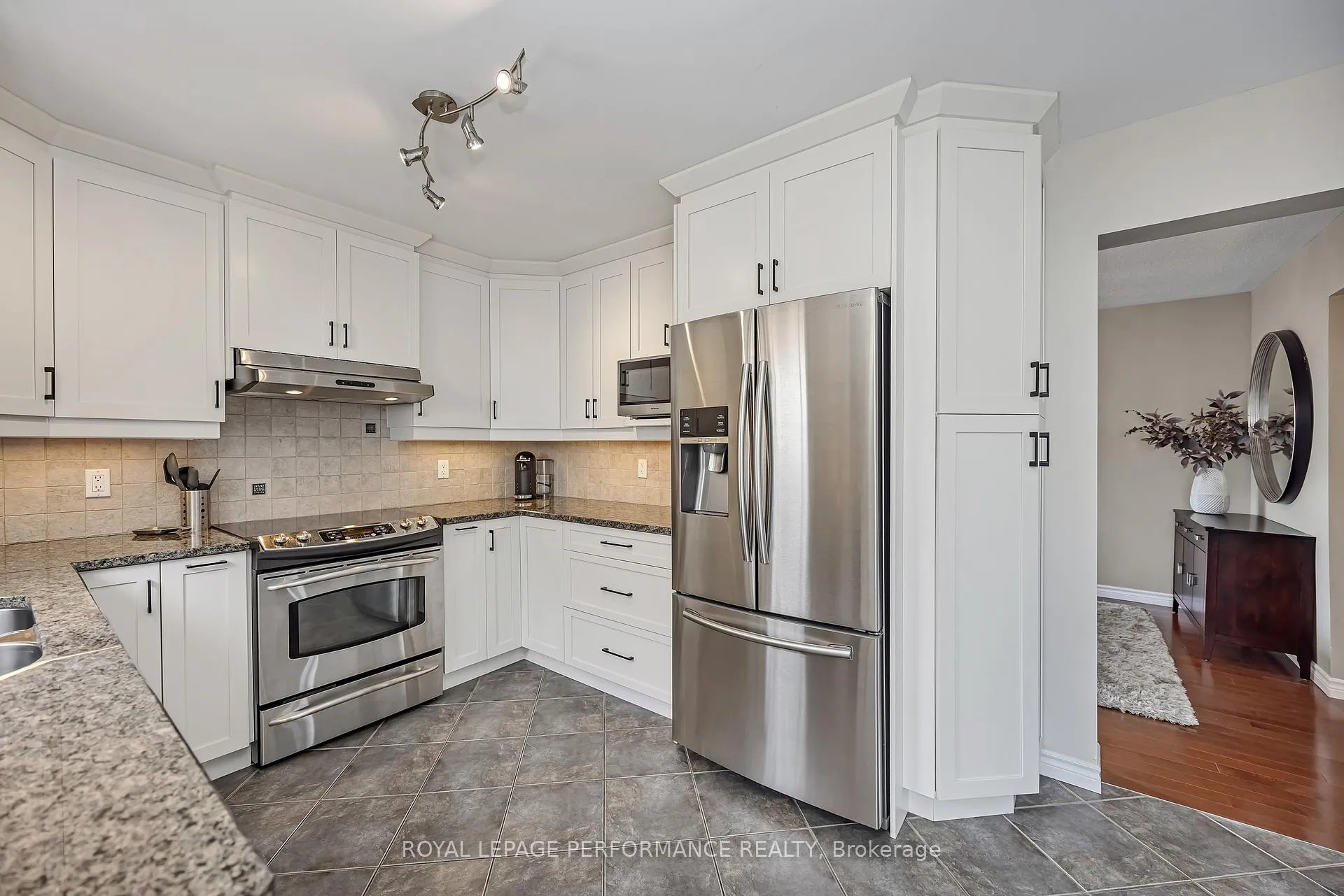 Photo 10 of 1696 Tache Way, Ottawa, Fallingbrook/Pineridge — HOMEH