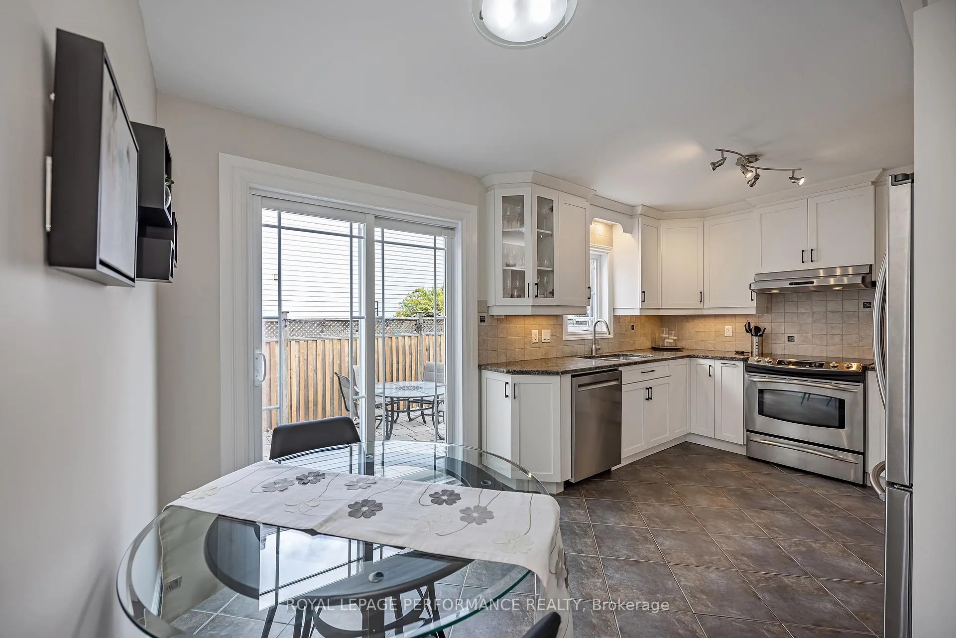 Photo 11 of 1696 Tache Way, Ottawa, Fallingbrook/Pineridge — HOMEH