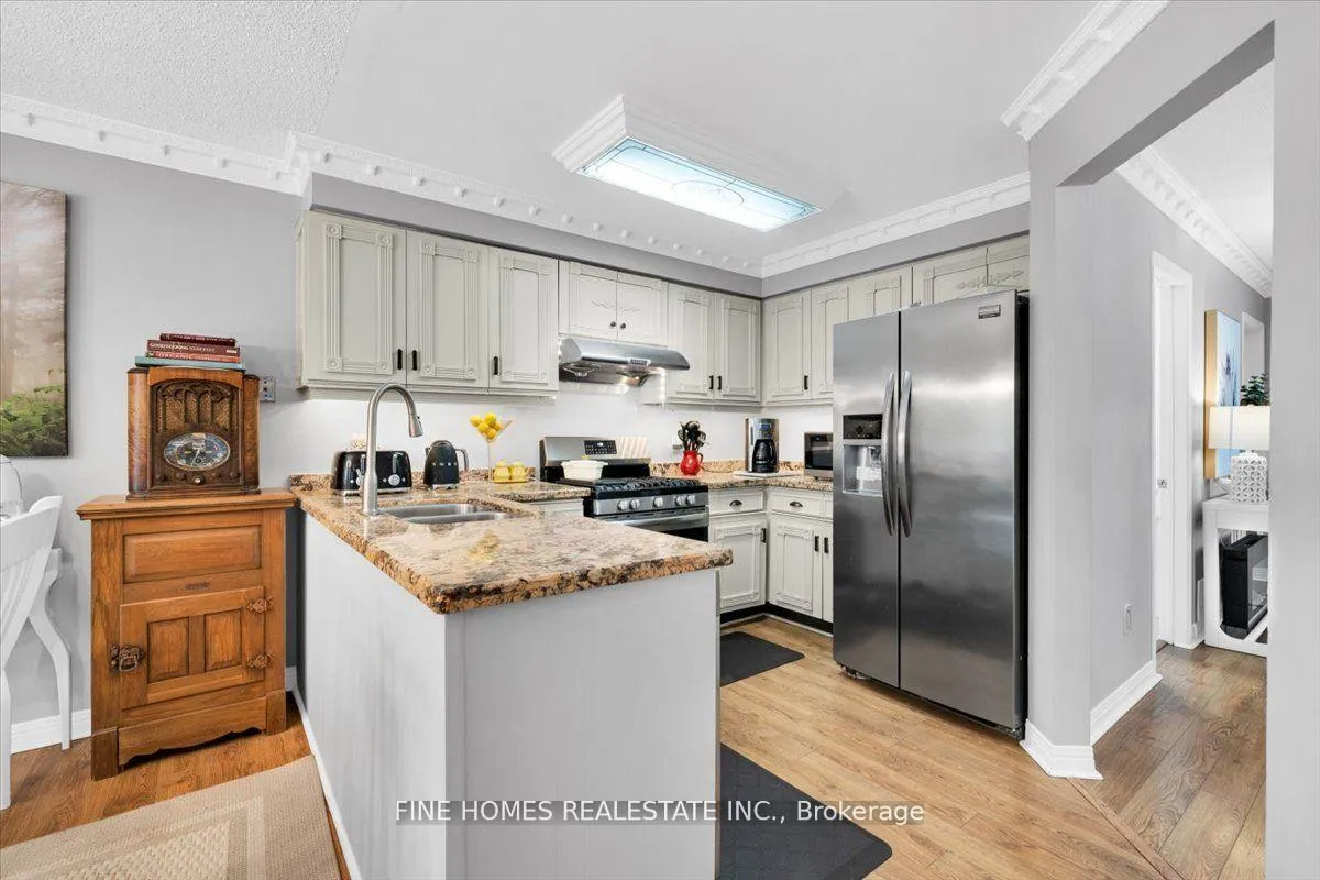 Photo 8 of 153 Browning Trail, Barrie, Letitia Heights — HOMEH