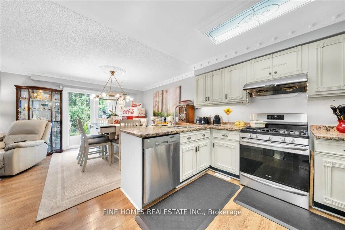 Photo 9 of 153 Browning Trail, Barrie, Letitia Heights — HOMEH
