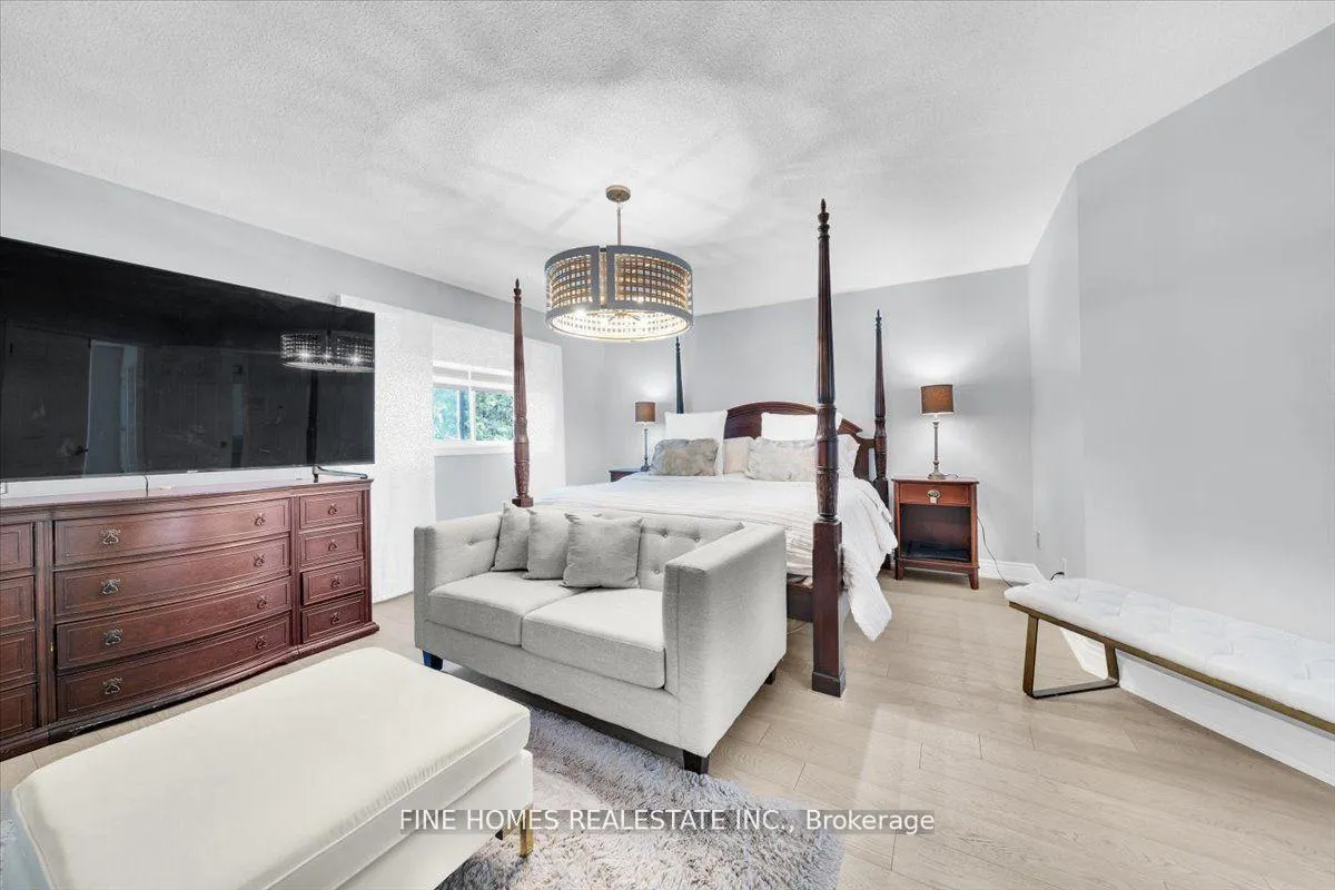 Photo 15 of 153 Browning Trail, Barrie, Letitia Heights — HOMEH