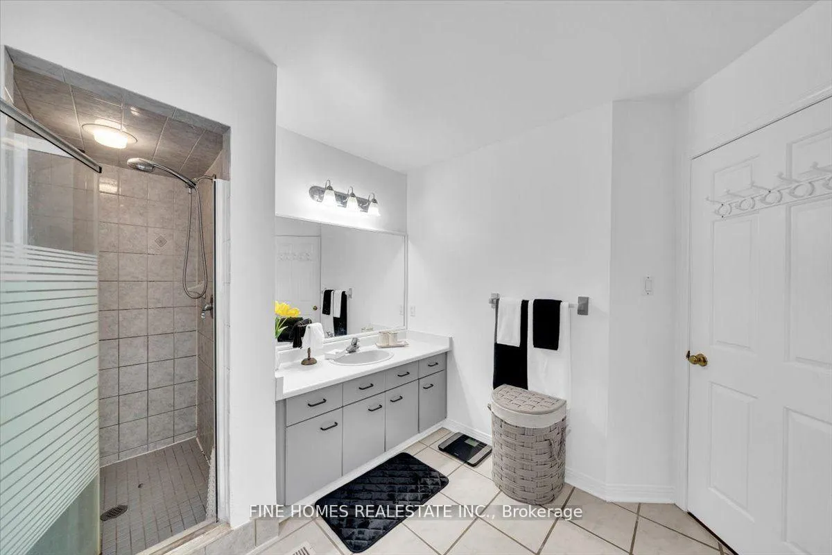Photo 17 of 153 Browning Trail, Barrie, Letitia Heights — HOMEH