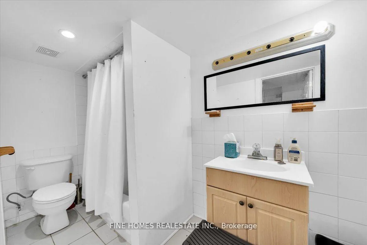 Photo 19 of 153 Browning Trail, Barrie, Letitia Heights — HOMEH