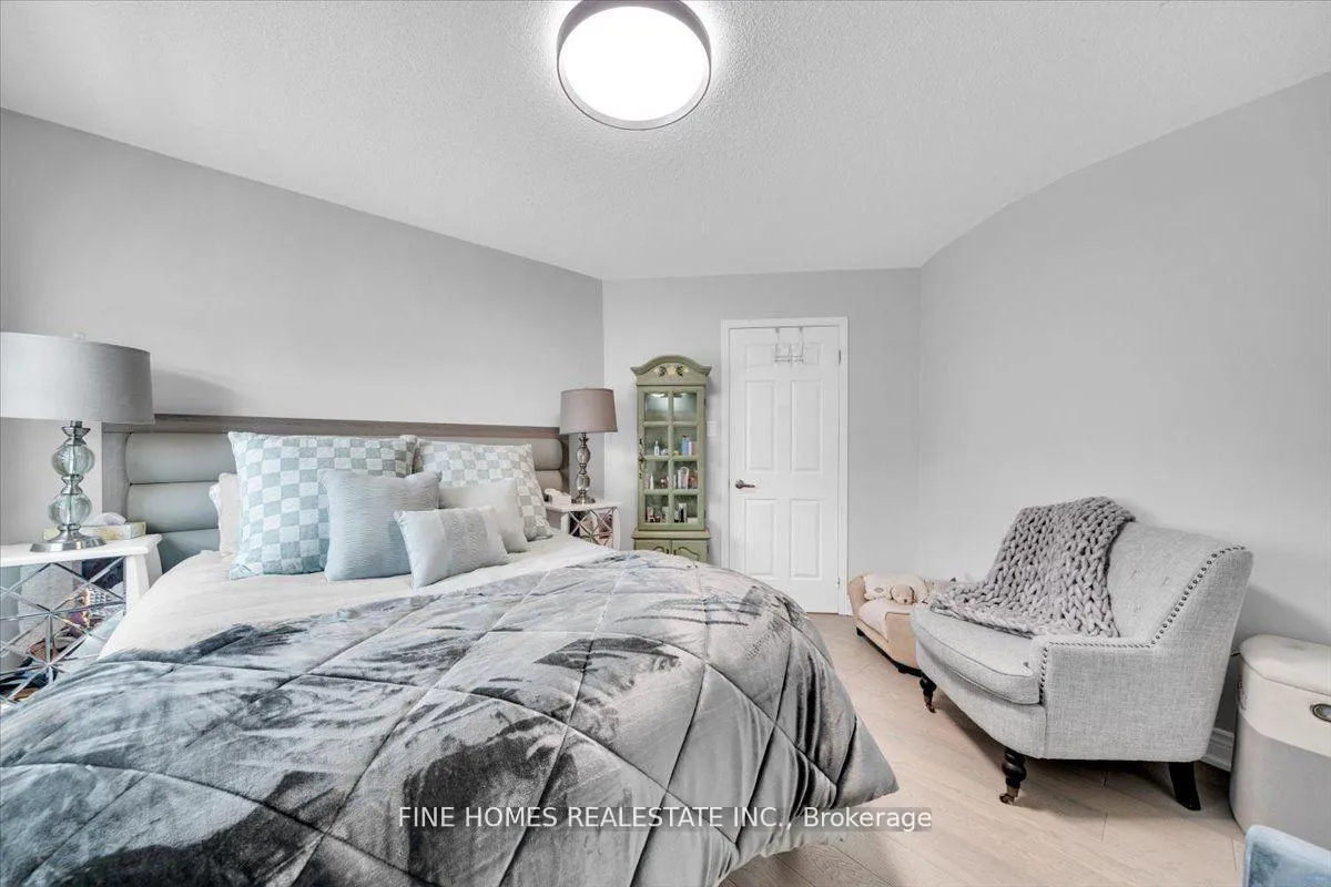 Photo 20 of 153 Browning Trail, Barrie, Letitia Heights — HOMEH