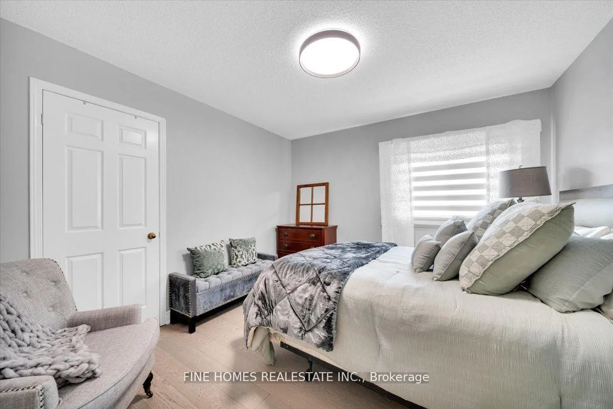 Photo 21 of 153 Browning Trail, Barrie, Letitia Heights — HOMEH