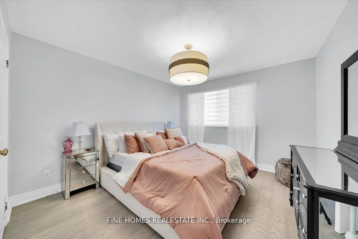 Photo 23 of 153 Browning Trail, Barrie, Letitia Heights — HOMEH