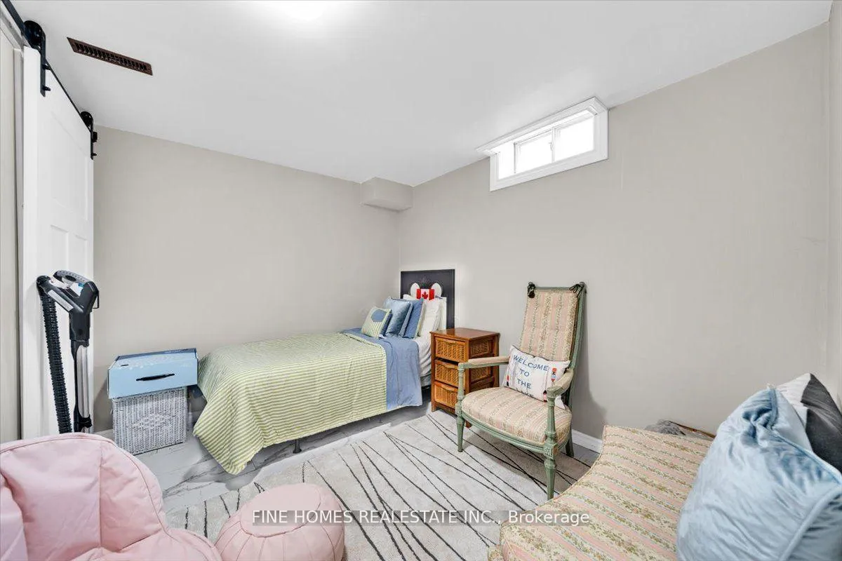 Photo 27 of 153 Browning Trail, Barrie, Letitia Heights — HOMEH