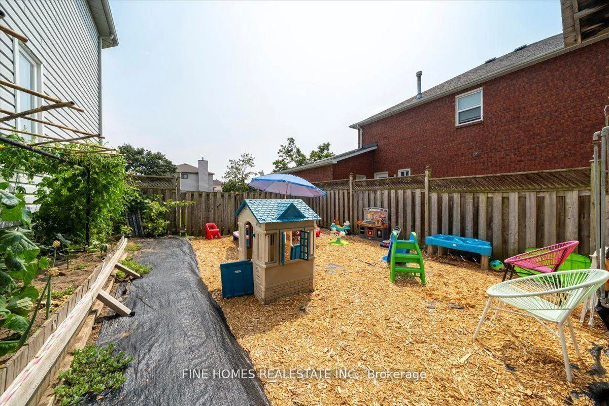 Photo 30 of 153 Browning Trail, Barrie, Letitia Heights — HOMEH