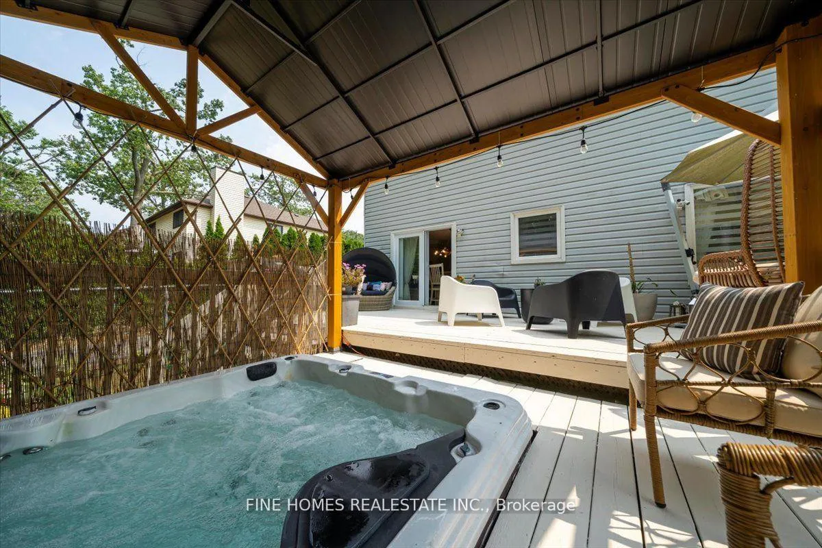 Photo 33 of 153 Browning Trail, Barrie, Letitia Heights — HOMEH