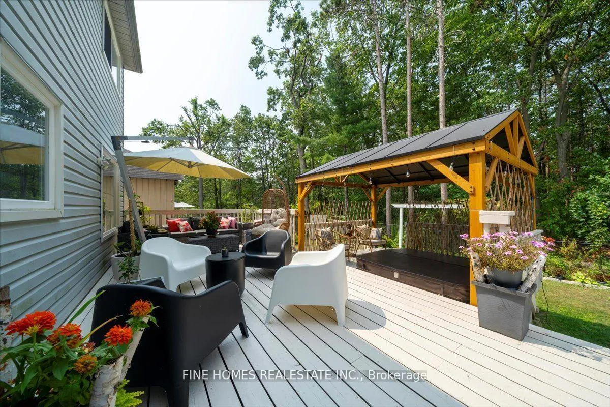 Photo 34 of 153 Browning Trail, Barrie, Letitia Heights — HOMEH