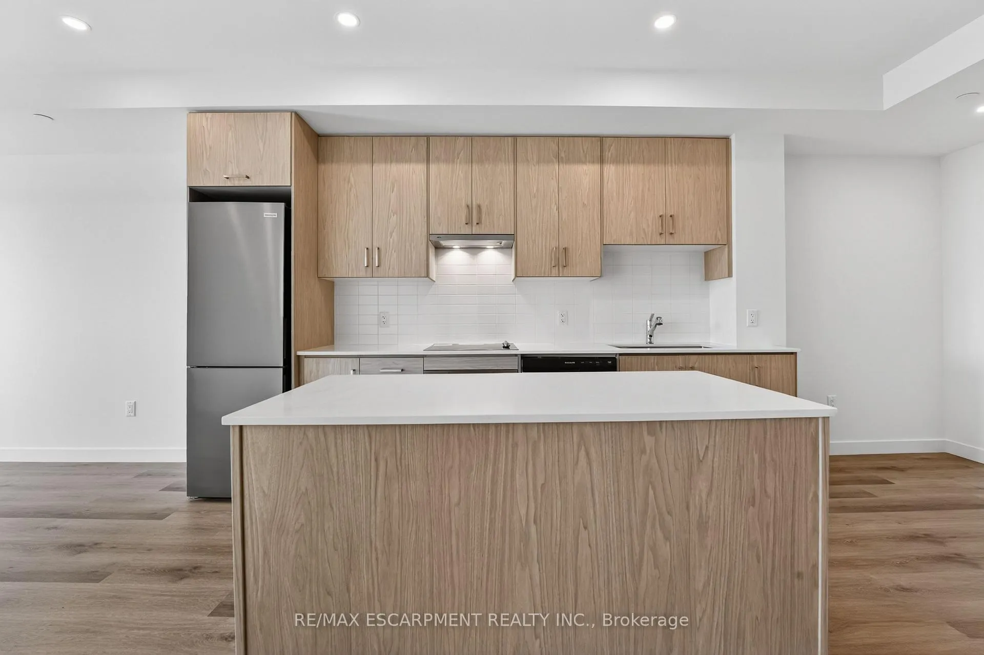 Photo 7 of Unit 901, 461 Green Road, Hamilton, Lakeshore — HOMEH