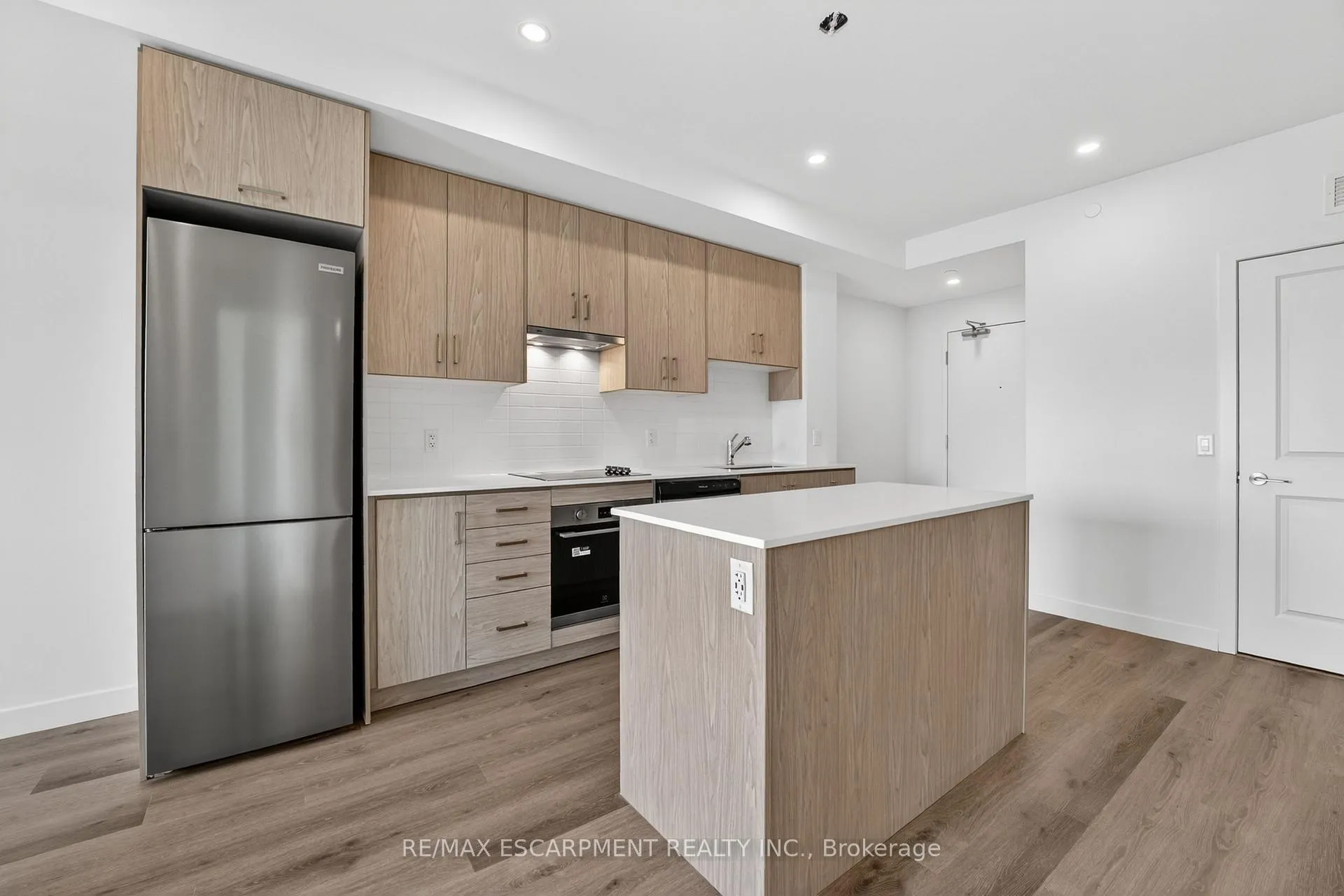Photo 8 of Unit 901, 461 Green Road, Hamilton, Lakeshore — HOMEH