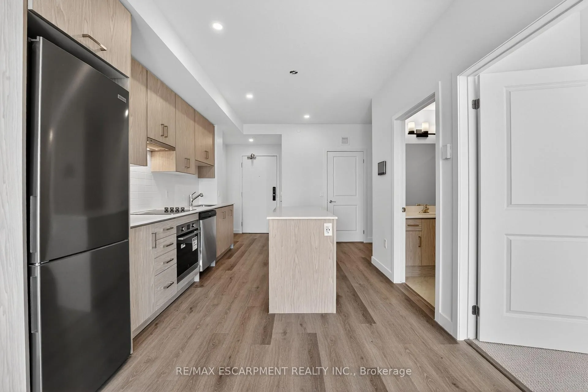 Photo 9 of Unit 901, 461 Green Road, Hamilton, Lakeshore — HOMEH