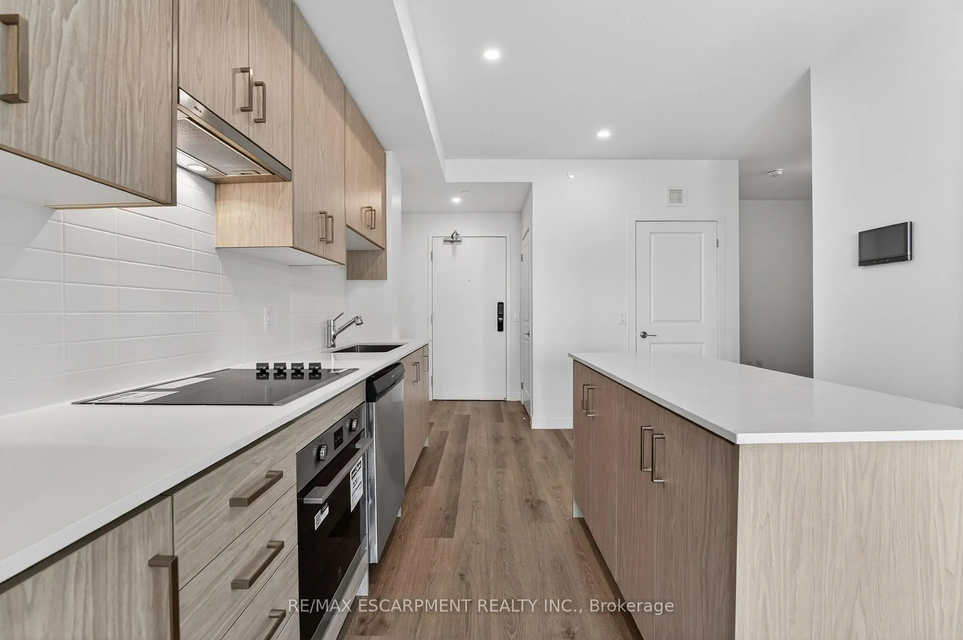 Photo 11 of Unit 901, 461 Green Road, Hamilton, Lakeshore — HOMEH