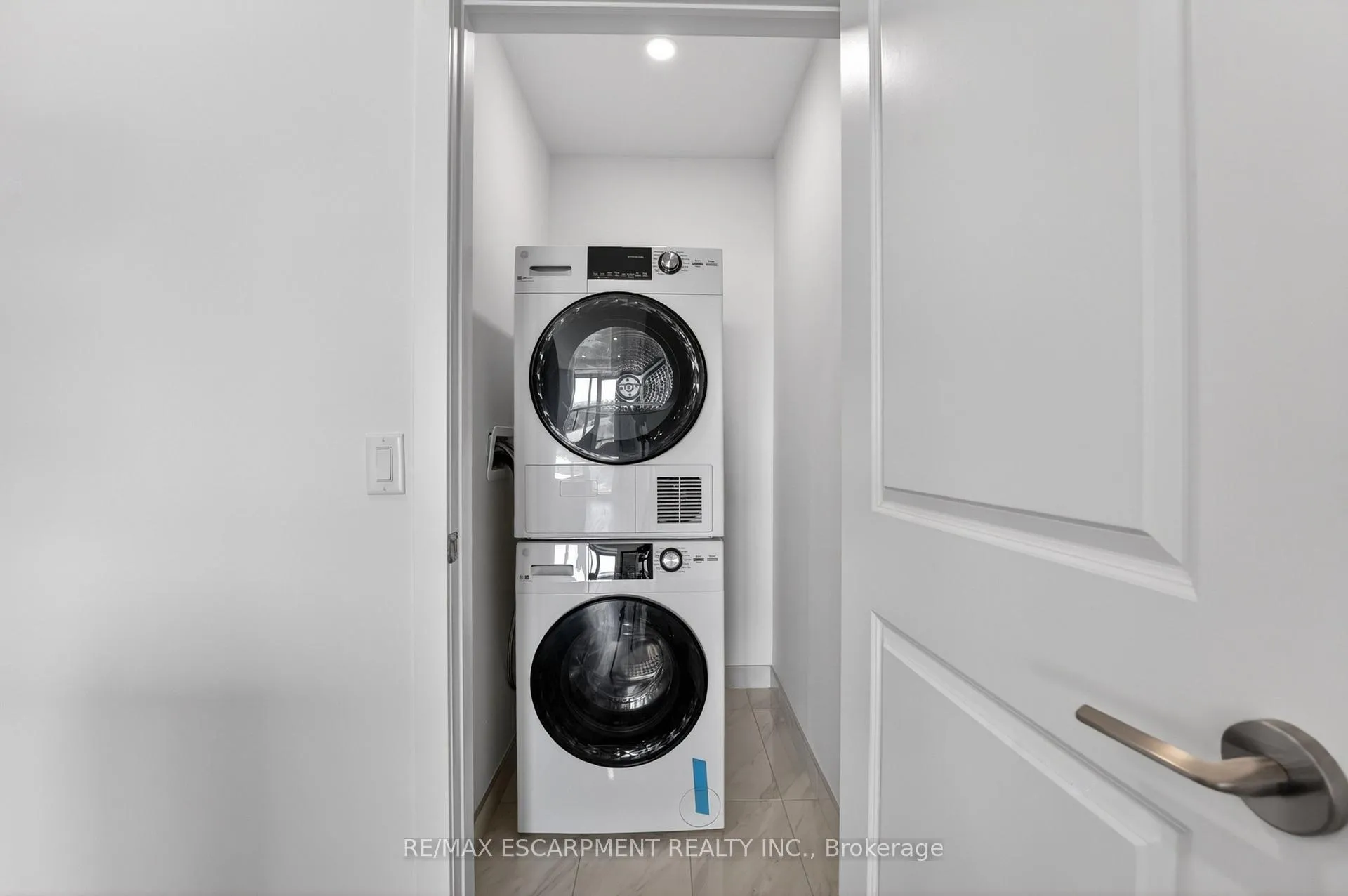 Photo 14 of Unit 901, 461 Green Road, Hamilton, Lakeshore — HOMEH