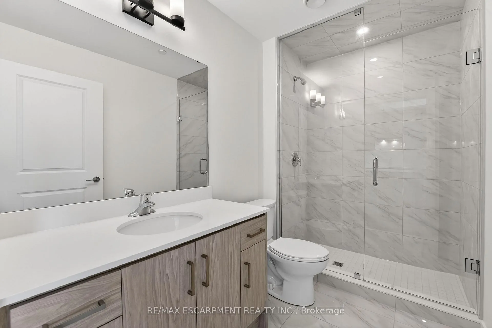Photo 15 of Unit 901, 461 Green Road, Hamilton, Lakeshore — HOMEH