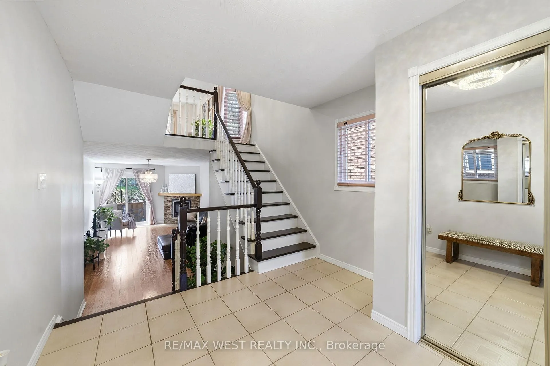 Photo 2 of Unit 15, 1205 Lambs Court, Burlington, Brant — HOMEH