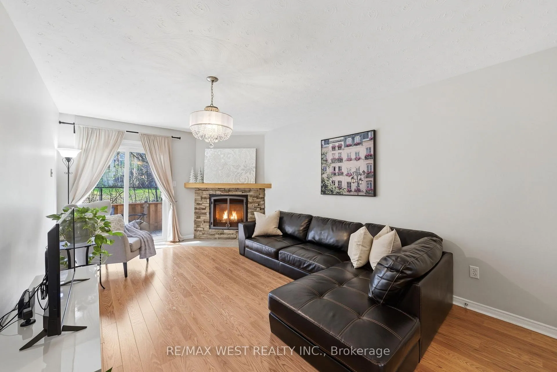 Photo 3 of Unit 15, 1205 Lambs Court, Burlington, Brant — HOMEH