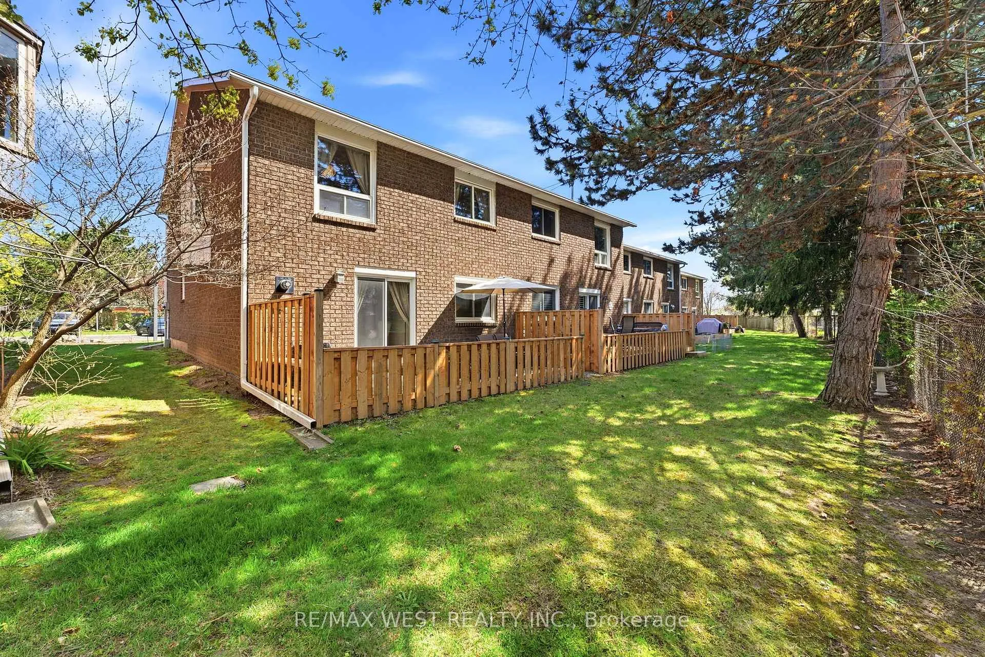 Photo 13 of Unit 15, 1205 Lambs Court, Burlington, Brant — HOMEH